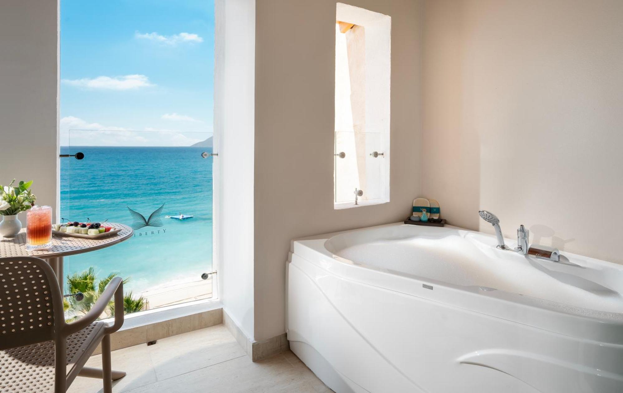 Deluxe Standard mit Meerblick und Whirlpool