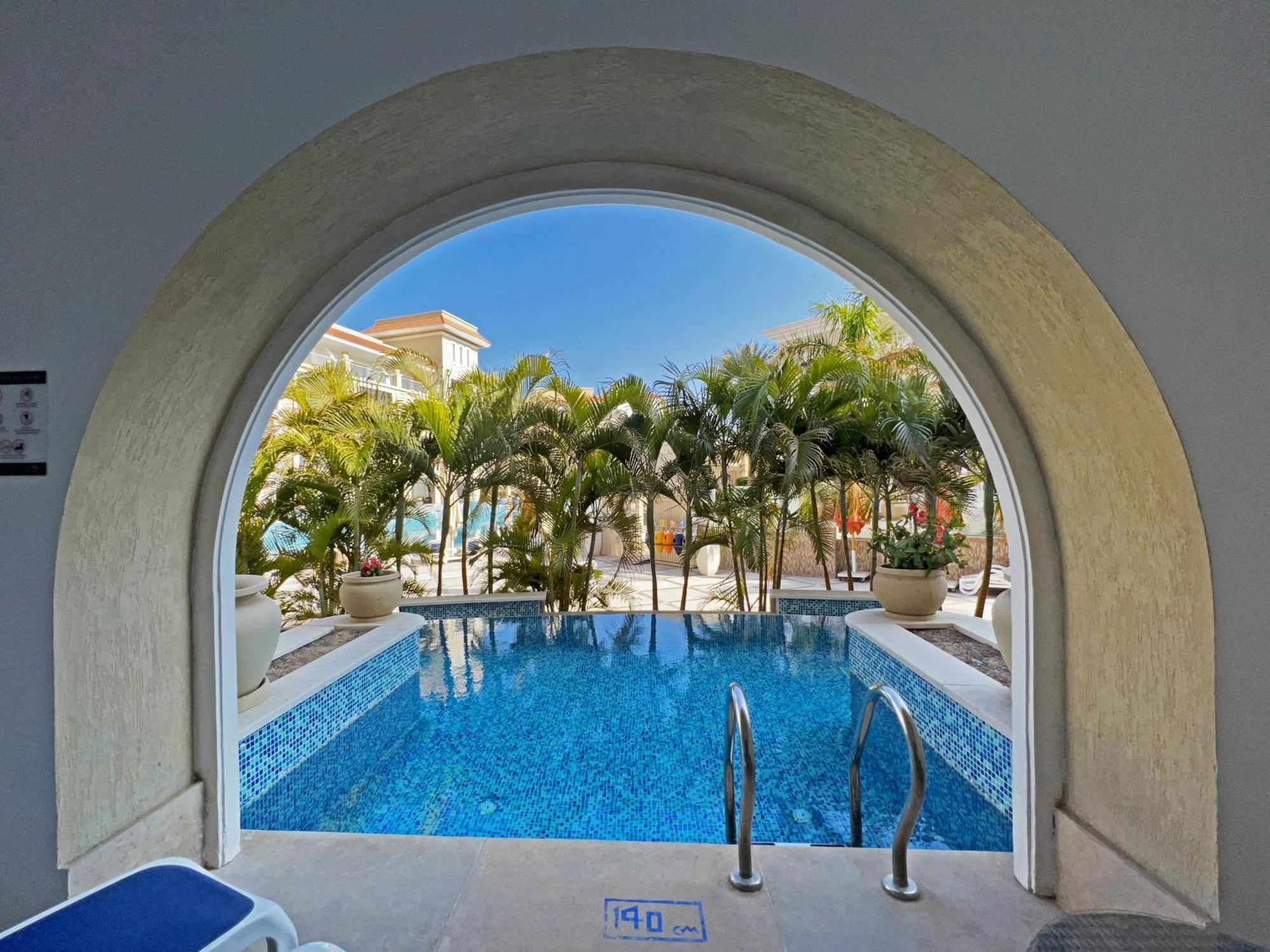 Deluxe Zimmer mit direktem Zugang zum Pool