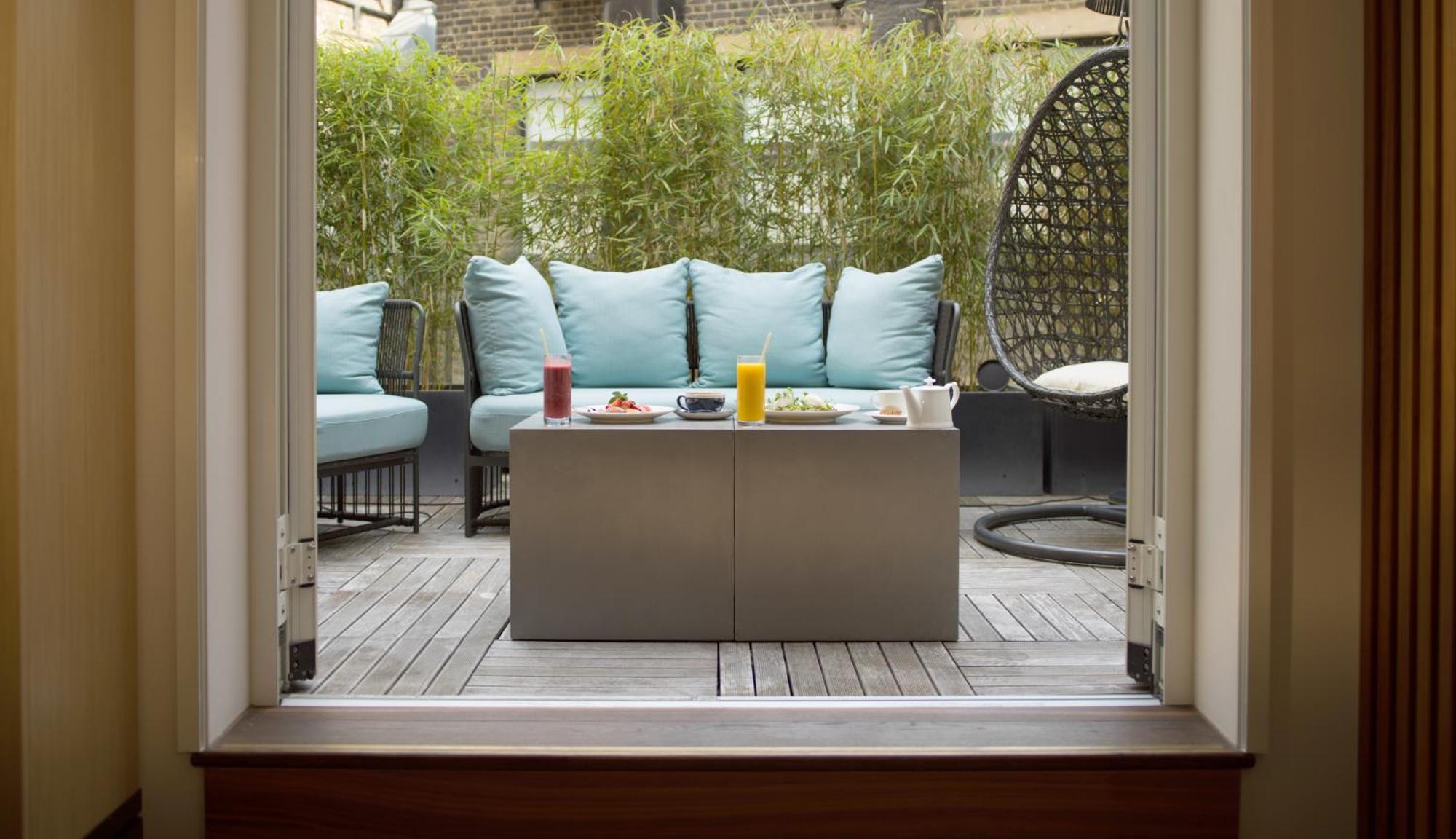 Suite,1546624213:JPEG