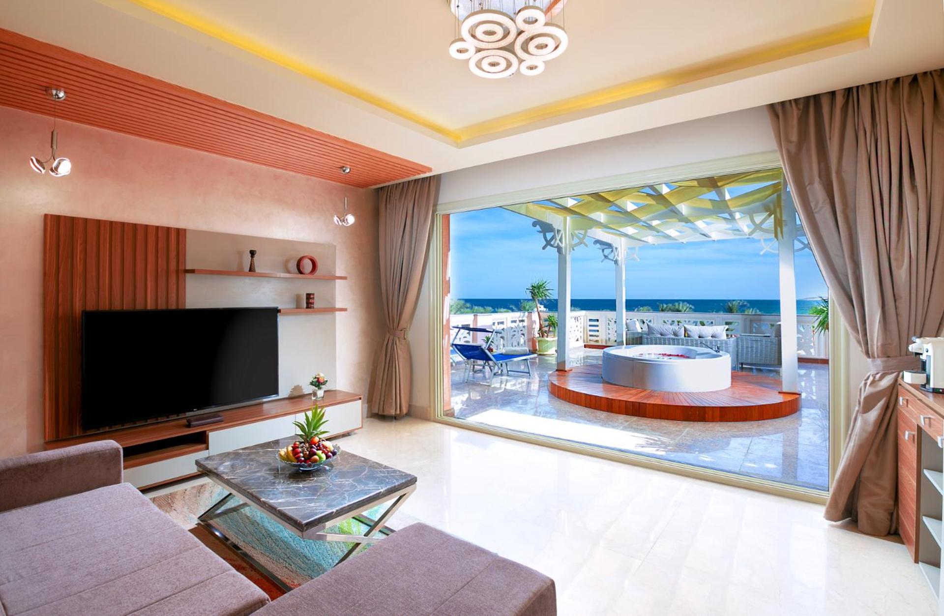 Suite with Sea and Pool View