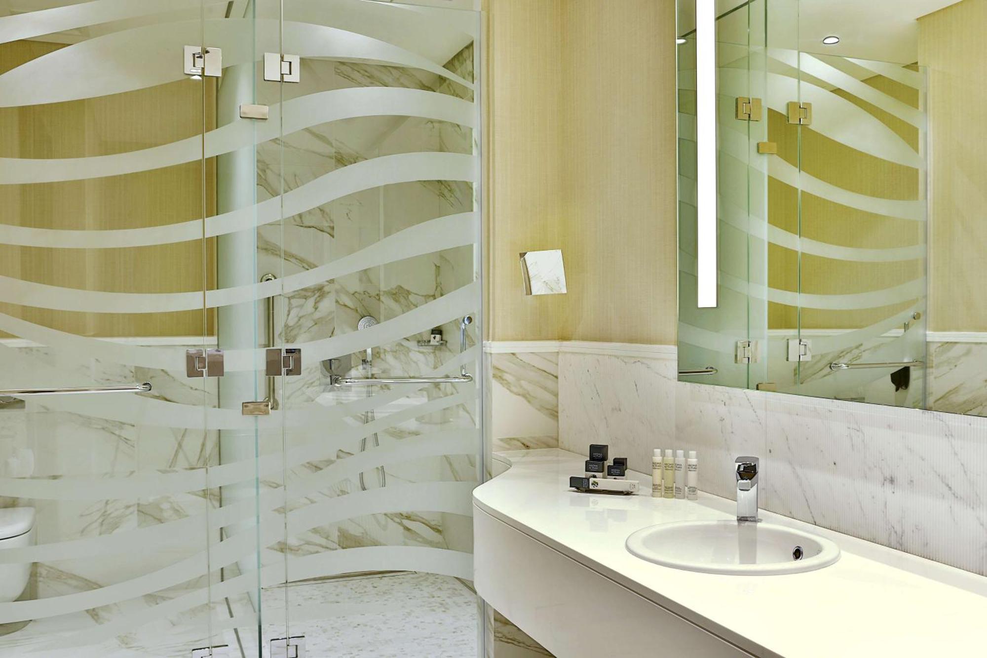 Junior Suite mit Kingsize-Bett und Meerblick – obere Etage
