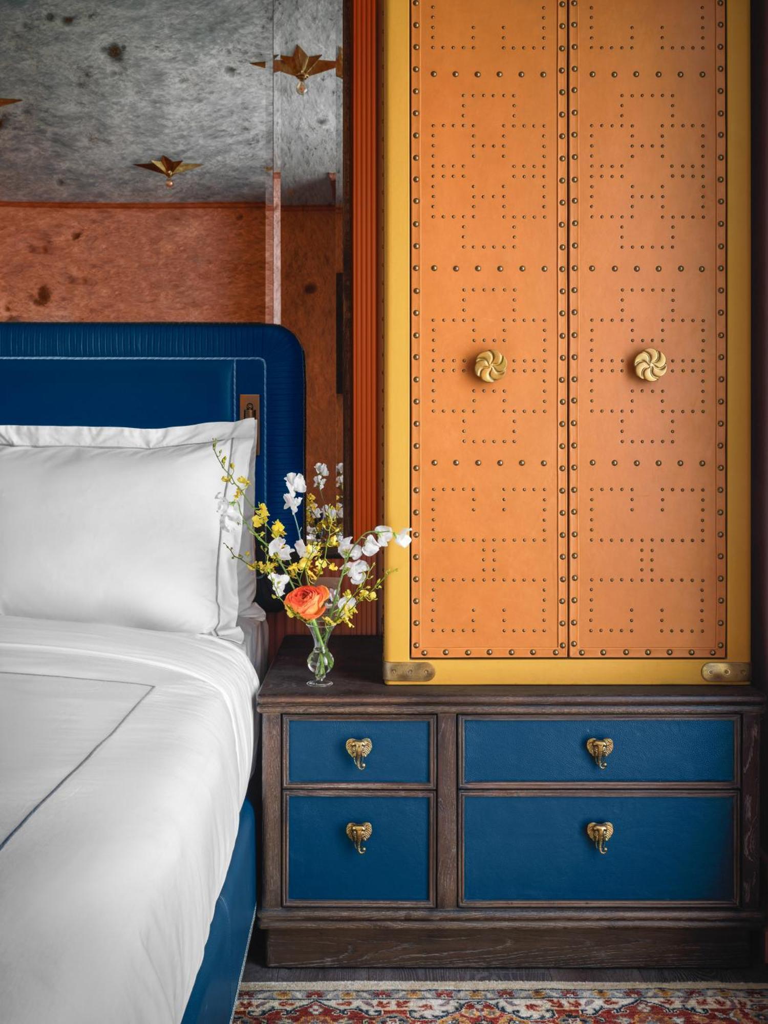 NoMad Queen,1548288712:JPEG