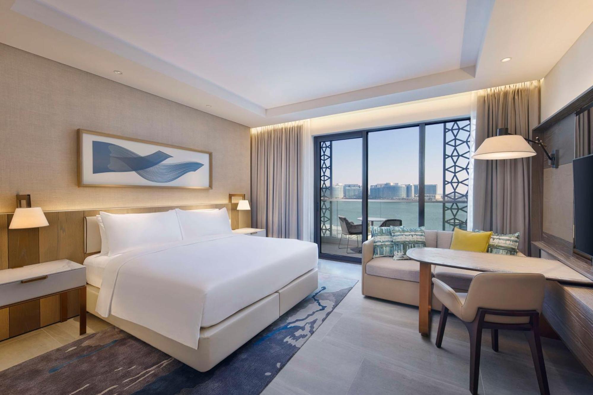 Deluxe Zimmer mit Kingsize-Bett und Blick auf die Bucht – Zugang zum Themenpark