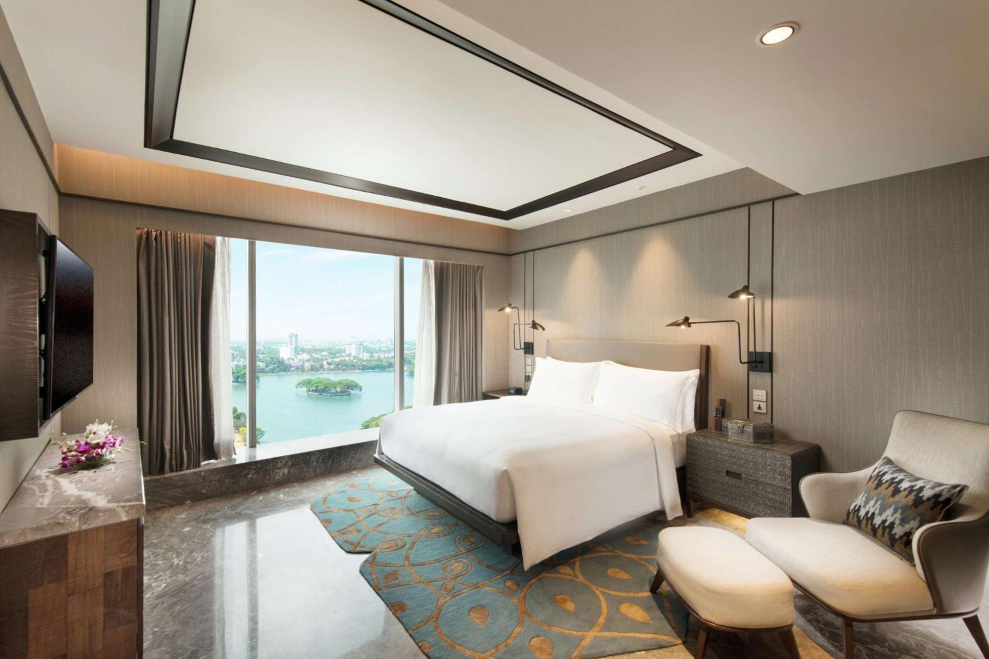 One-Bedroom Deluxe Suite - Lounge Access,1548822106:JPEG
