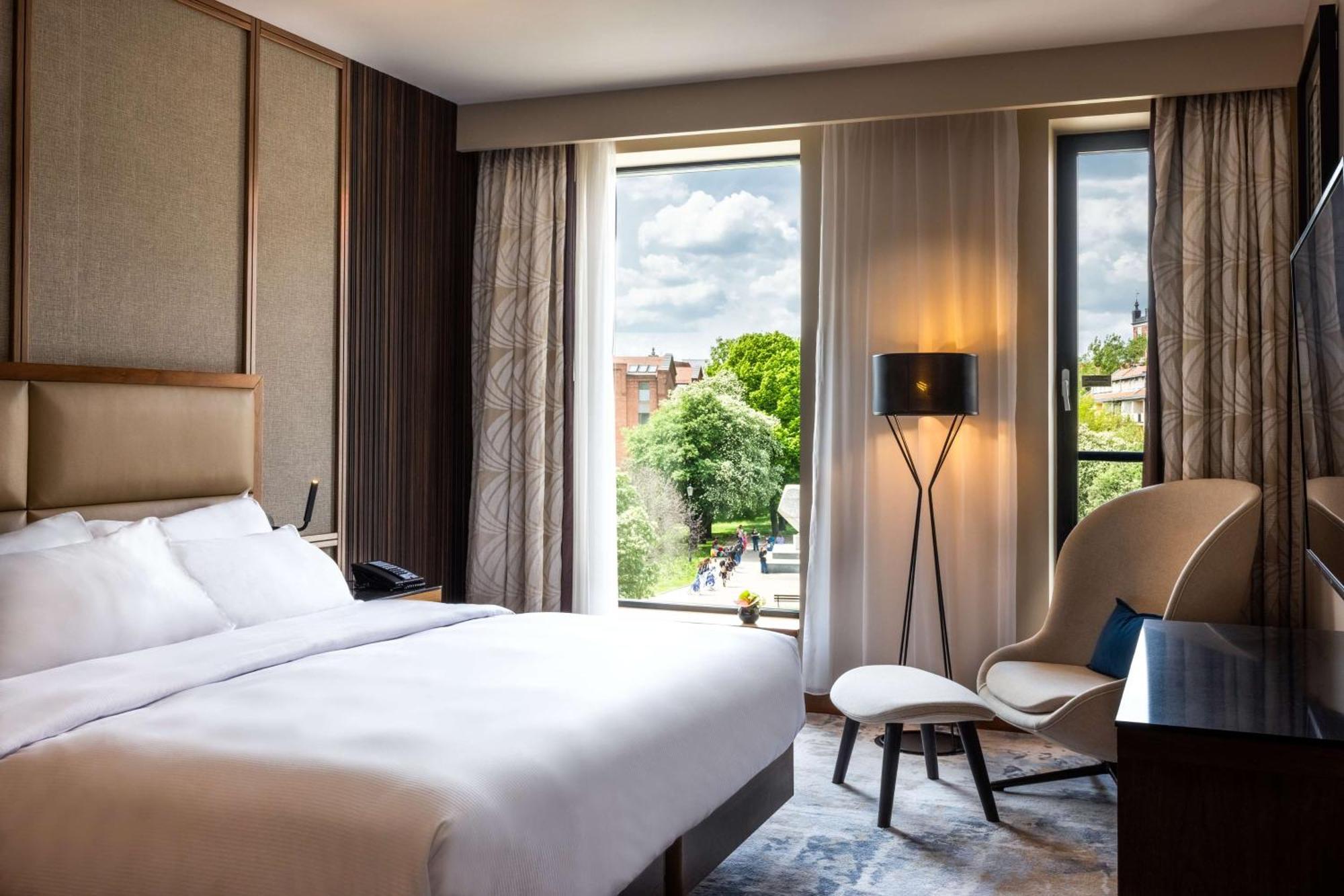 Superior King Room with Park/City View,1548855028:JPEG