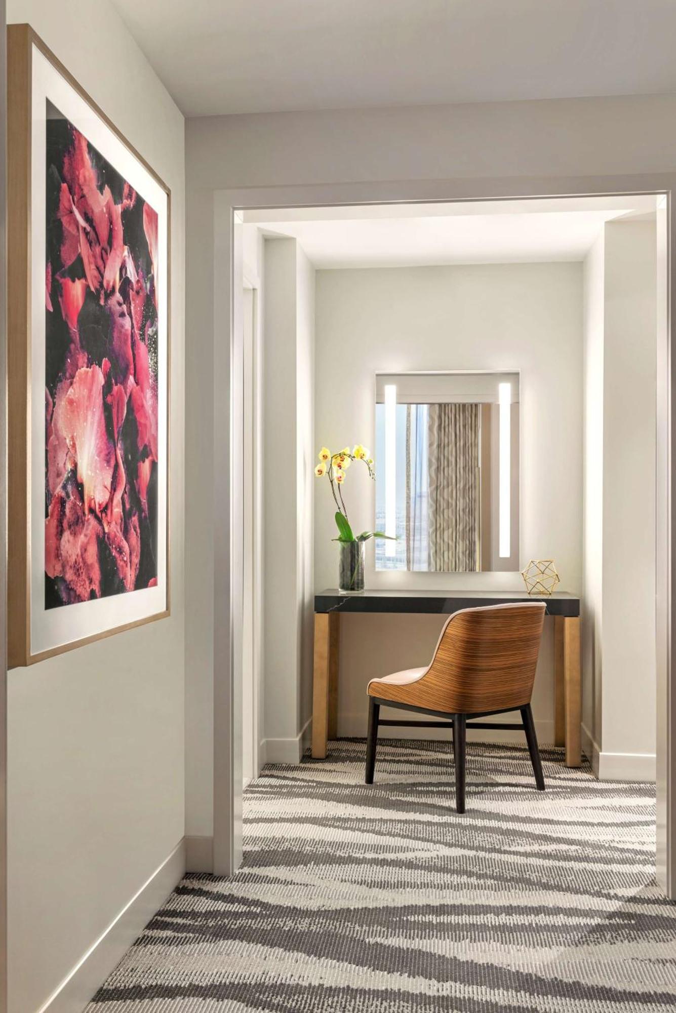 One-Bedroom King Suite with City View,1551309922:JPEG