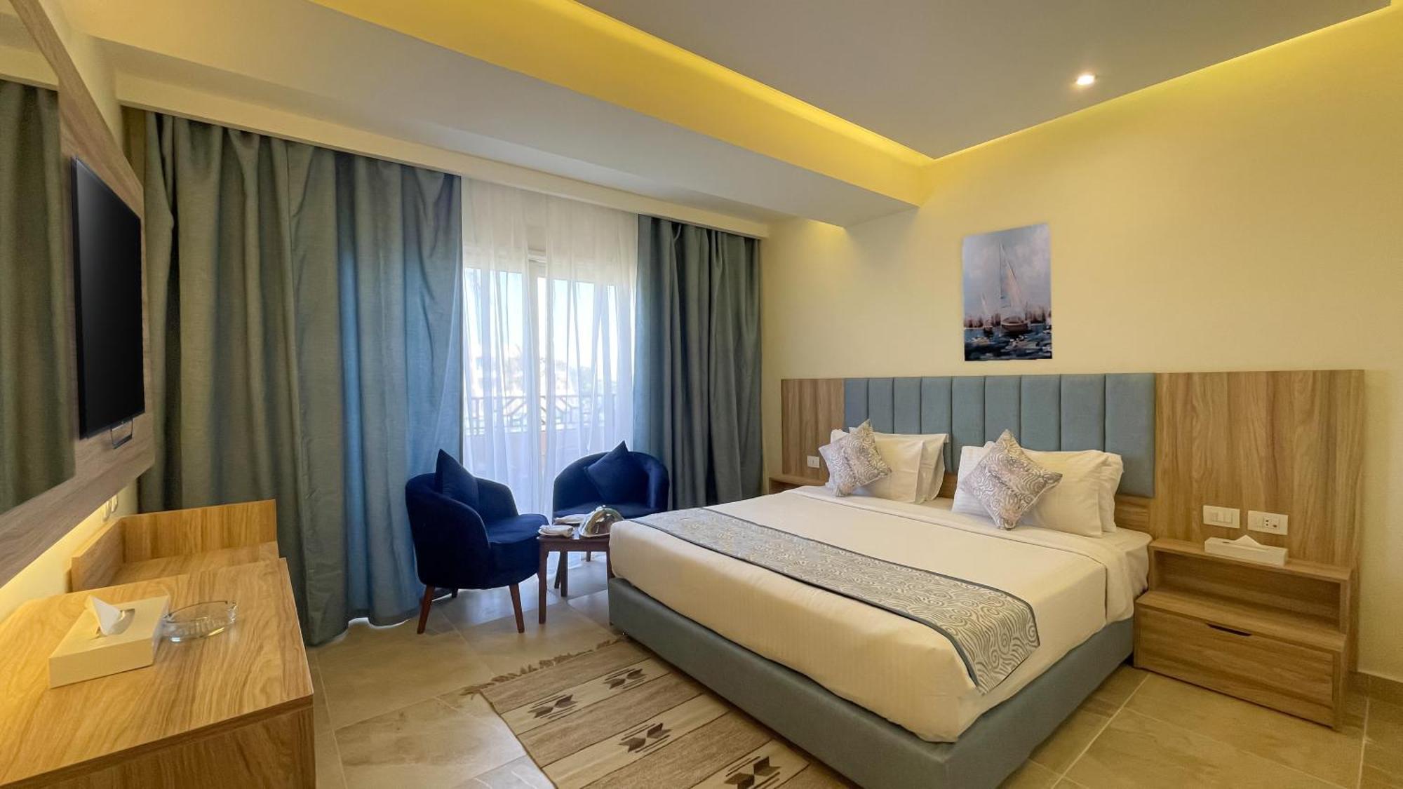 Deluxe Doppel-/Zweibettzimmer mit Poolblick