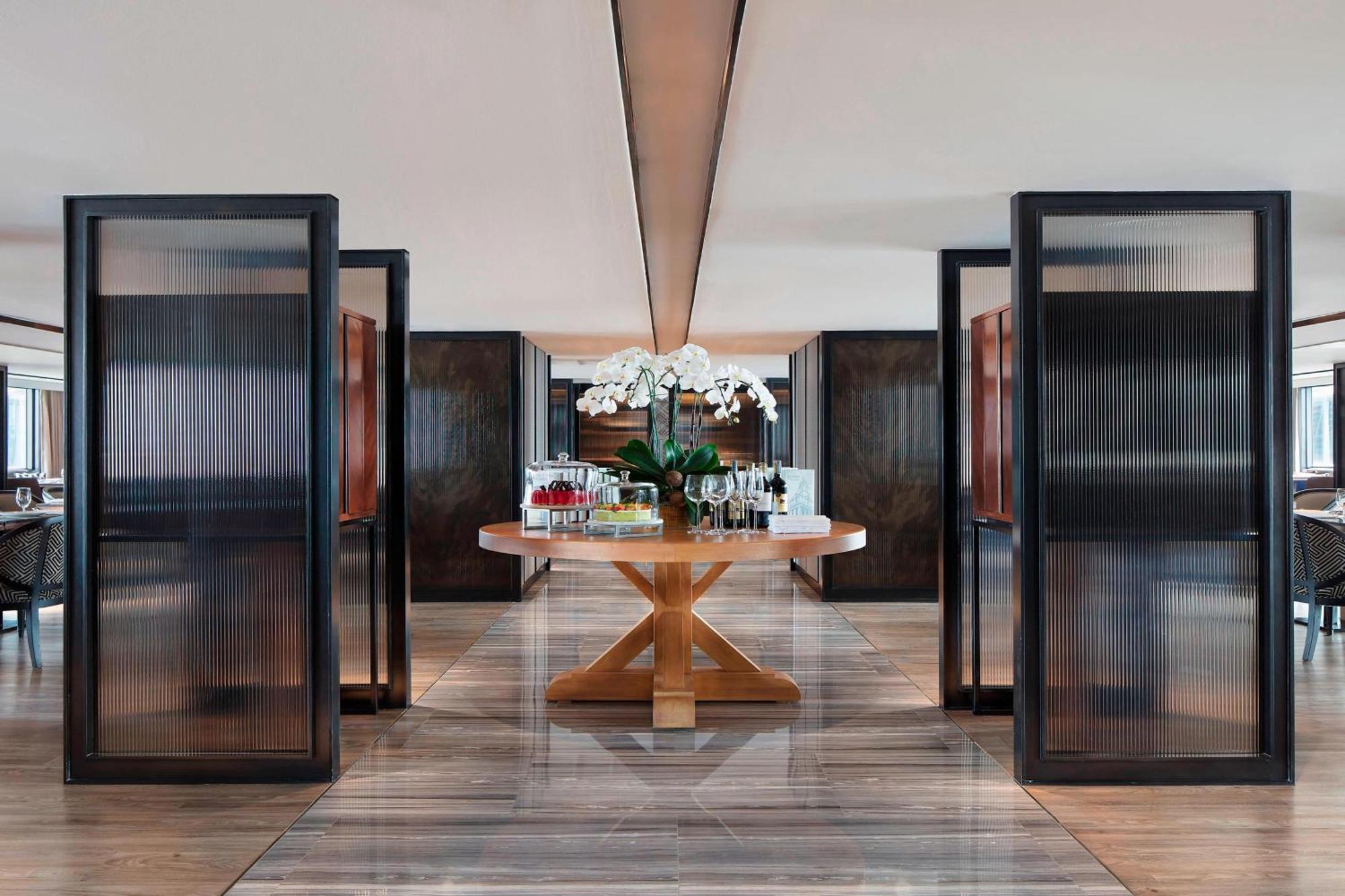 M Club lounge access, Guest room, 1 King,1616445061:JPEG