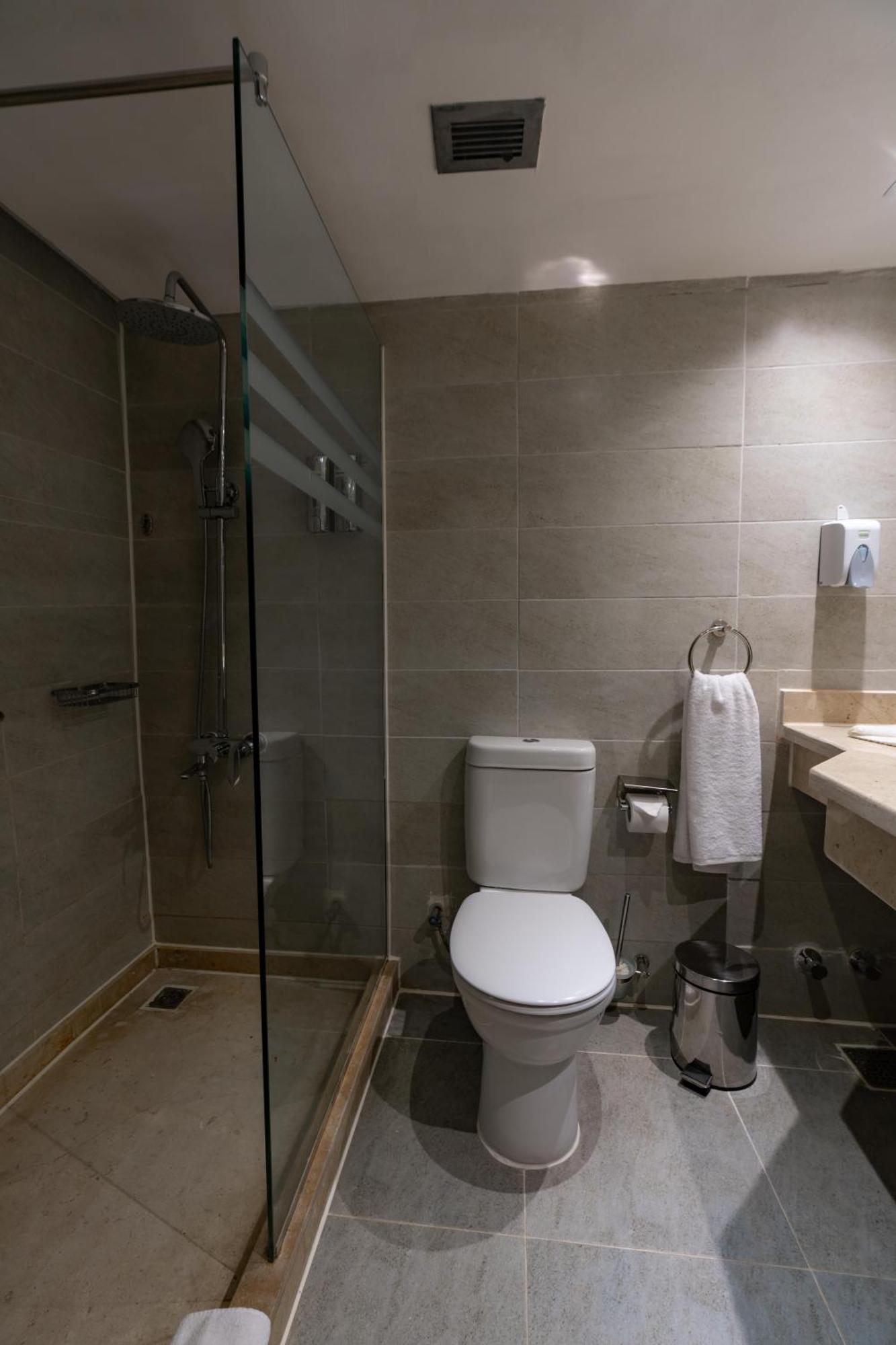 Double Room with Pool View,1558127776:JPEG