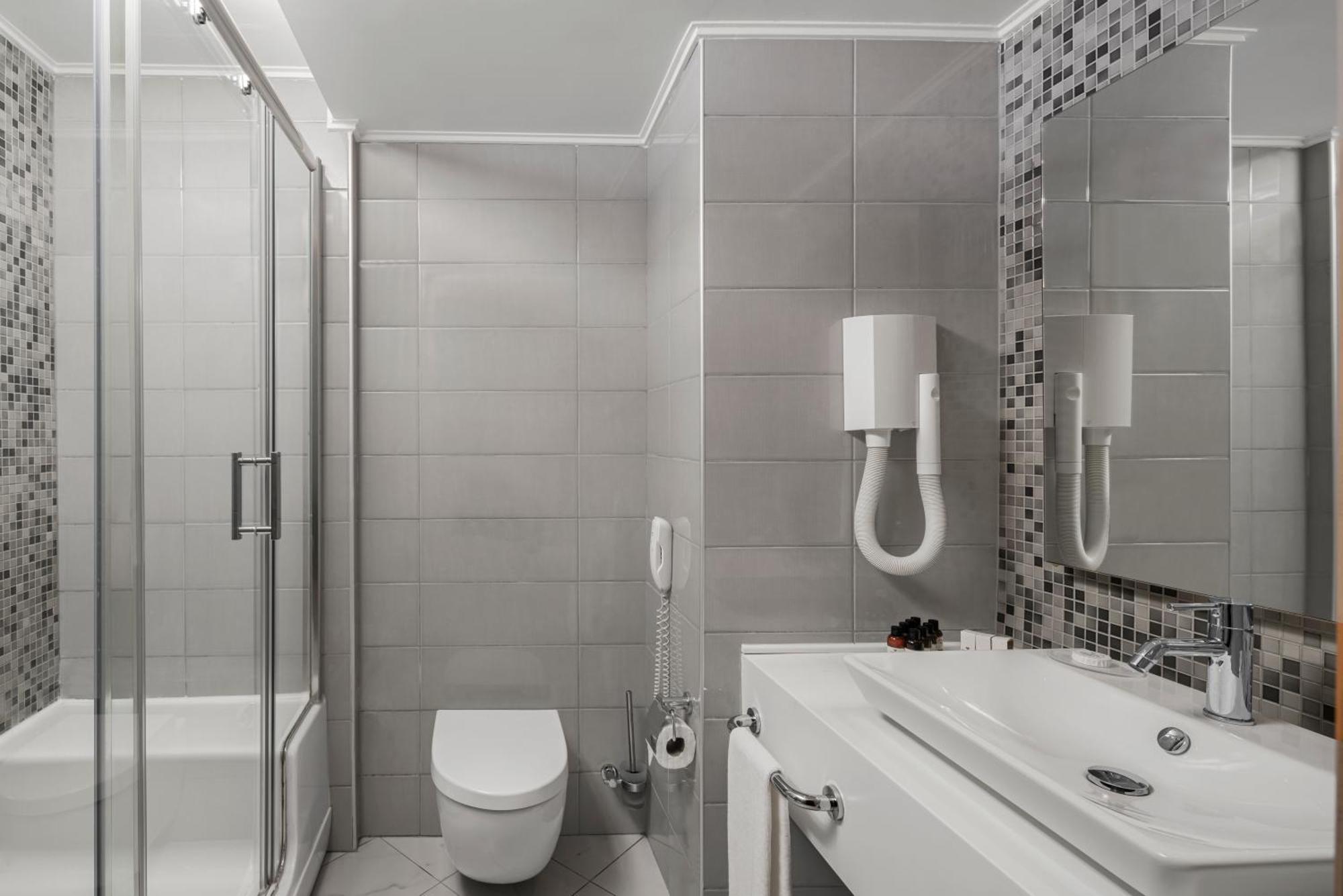Standard Zimmer mit Meerblick (3 Erwachsene + 1 Kind)