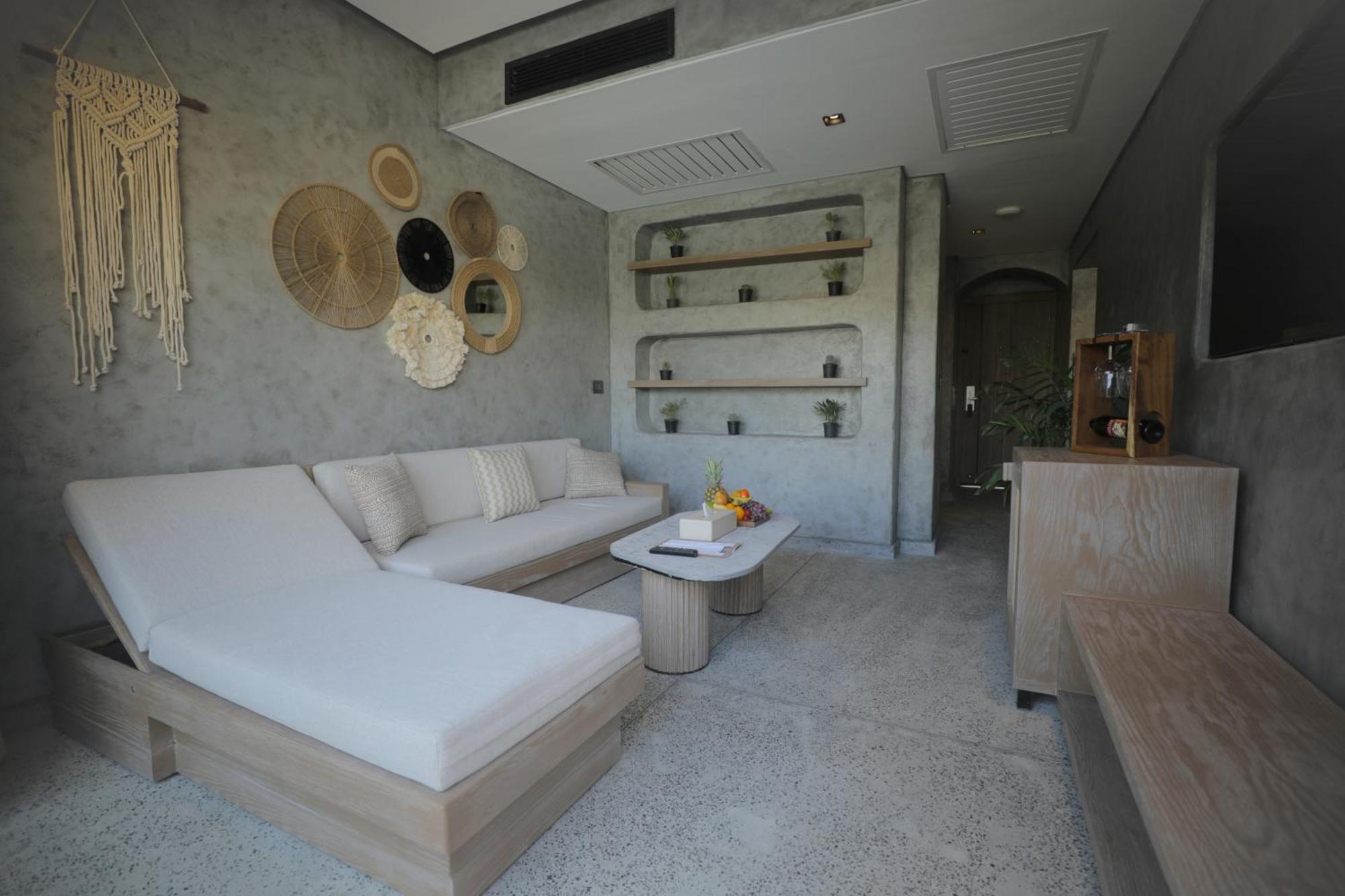 Poolsuite