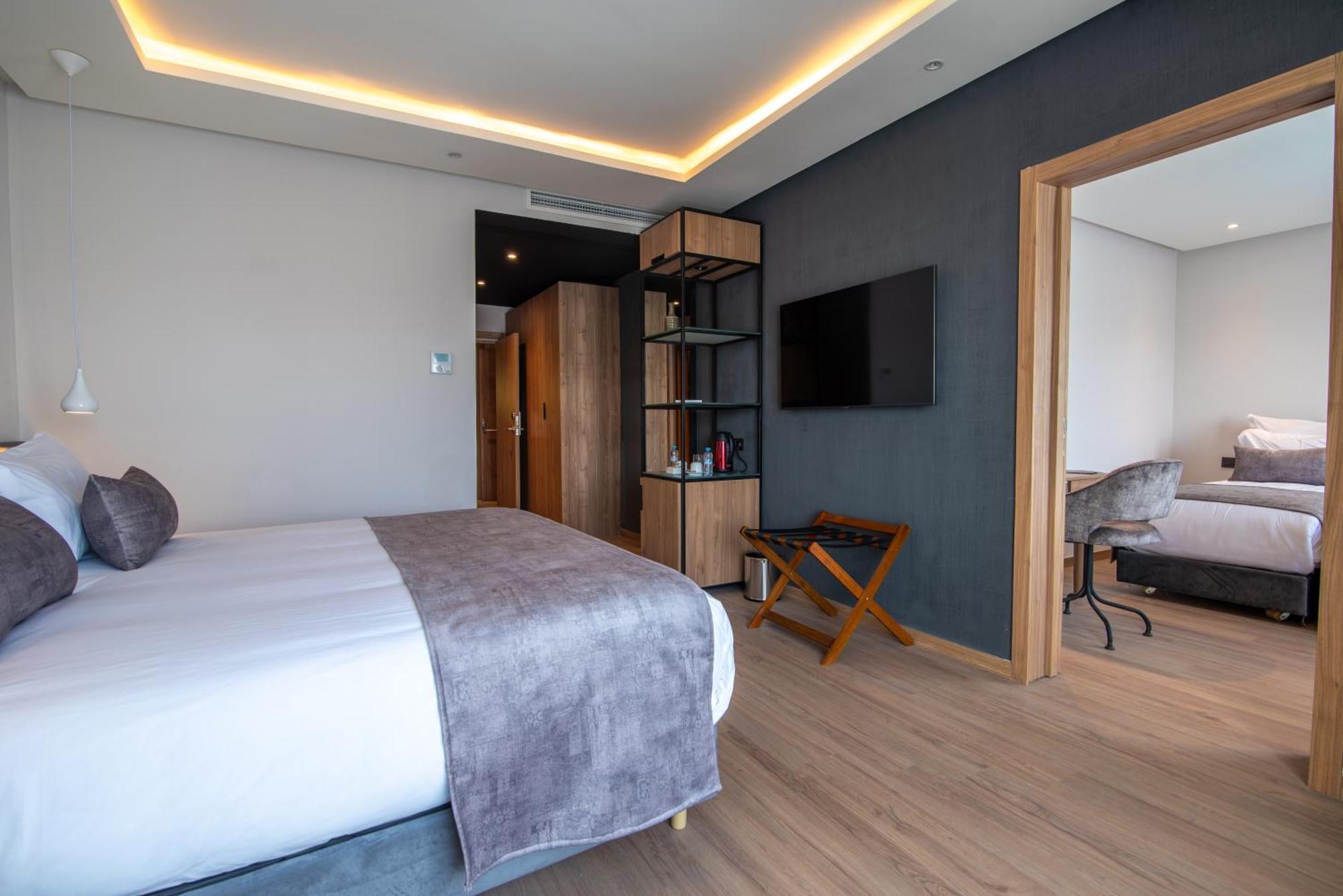 Deluxe Familienzimmer mit Poolblick
