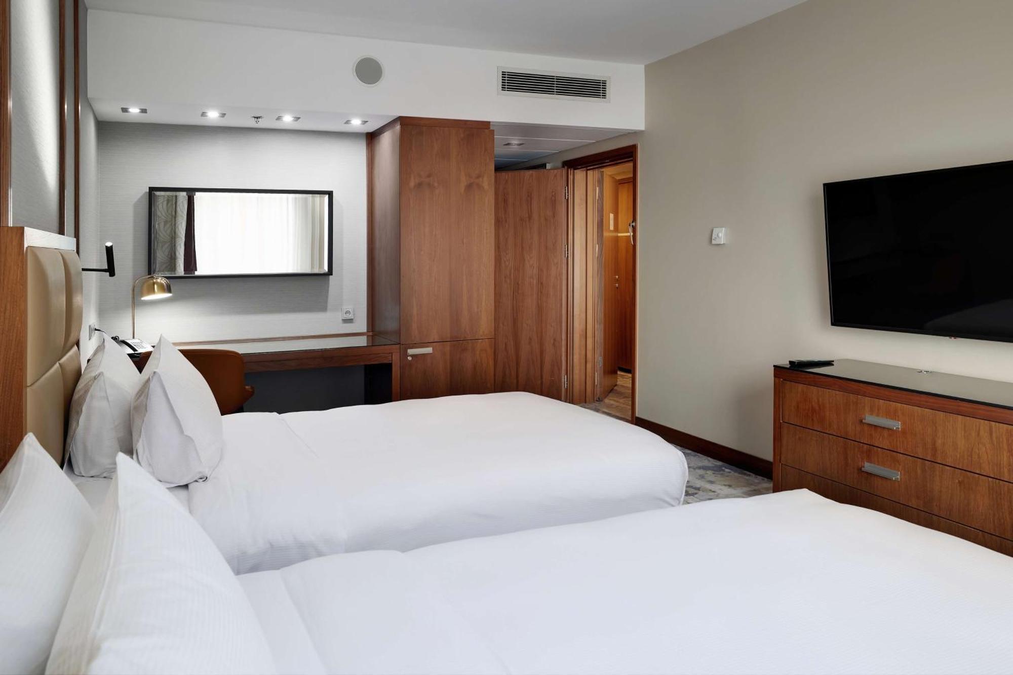 Family King Room with Two Twin Beds,1565547796:JPEG