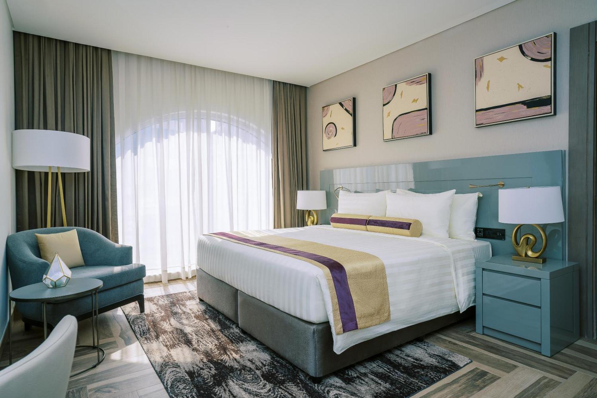 One Bedroom Suite w or Kitchenette on F&B shuttle to Deira City Center Al Ghurair Mall & La Mer Beach,1567778555:JPEG