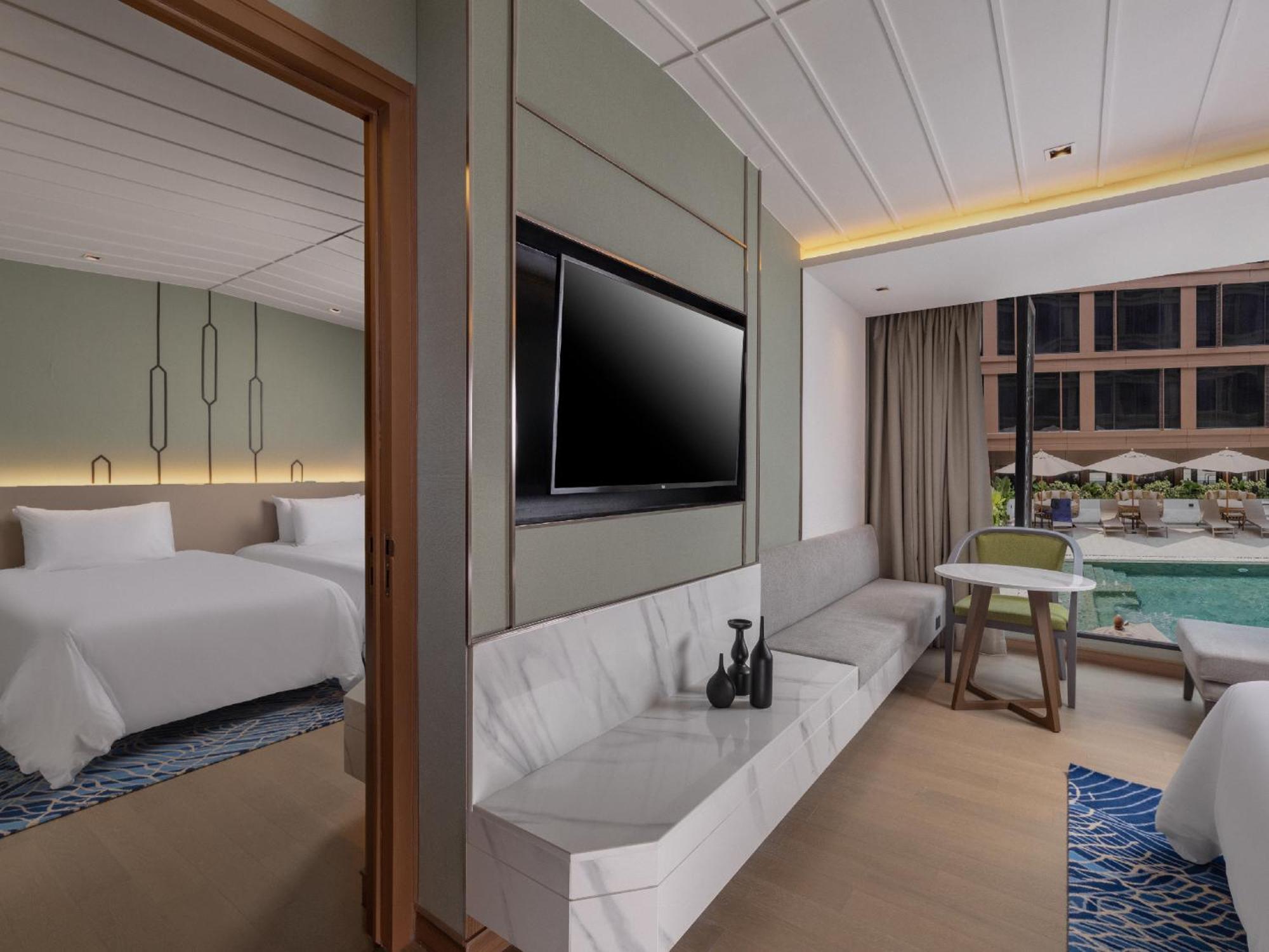 Premier Connecting Room Pool view