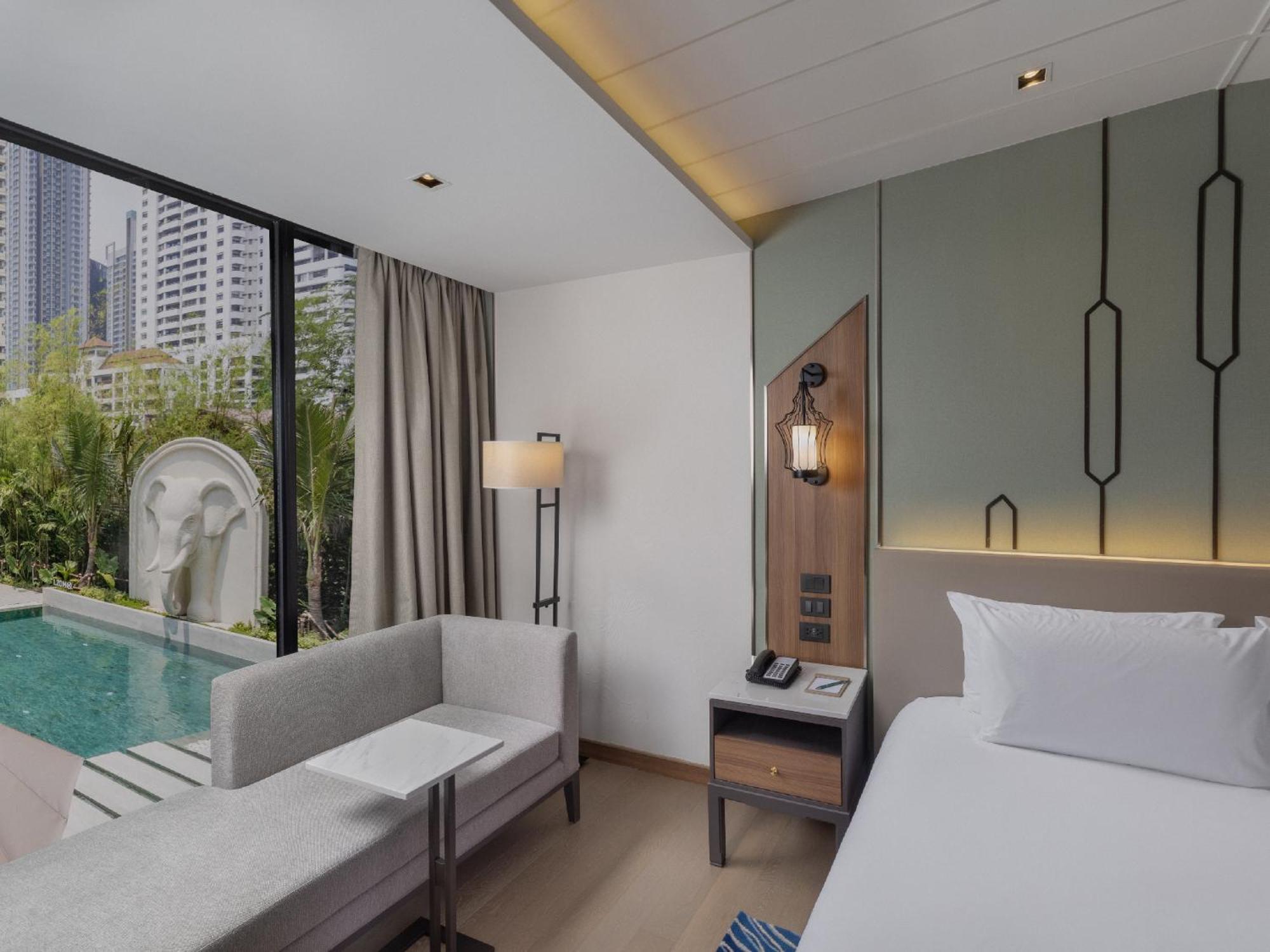 Premier Connecting Room Pool view