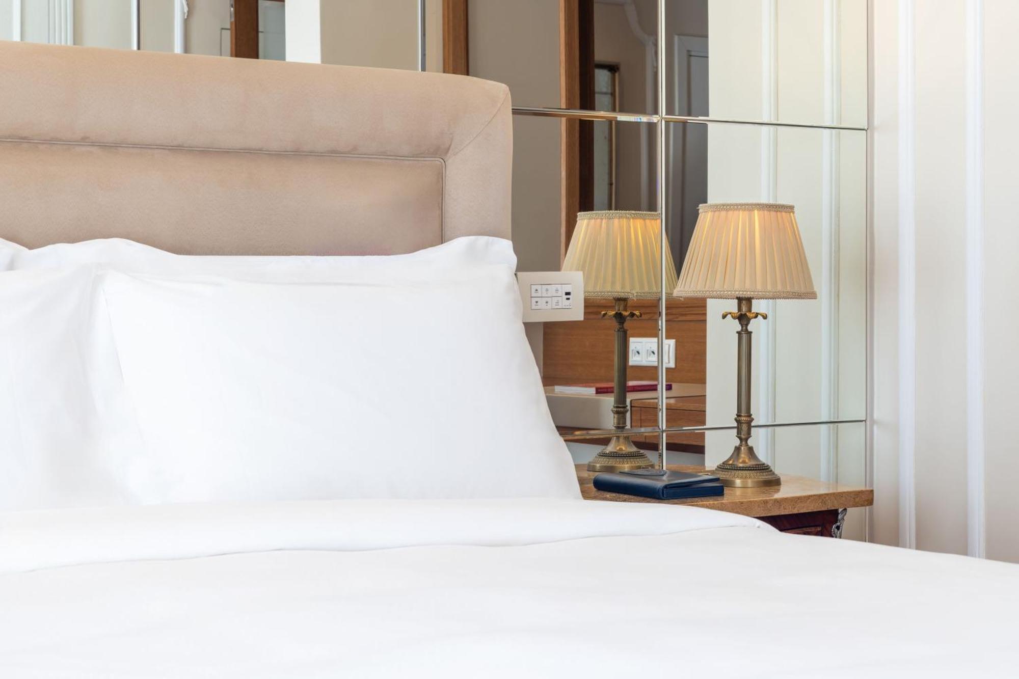 Grand Suite Acropolis mit 1 Schlafzimmer mit 1 Kingsize-Bett und Stadtblick