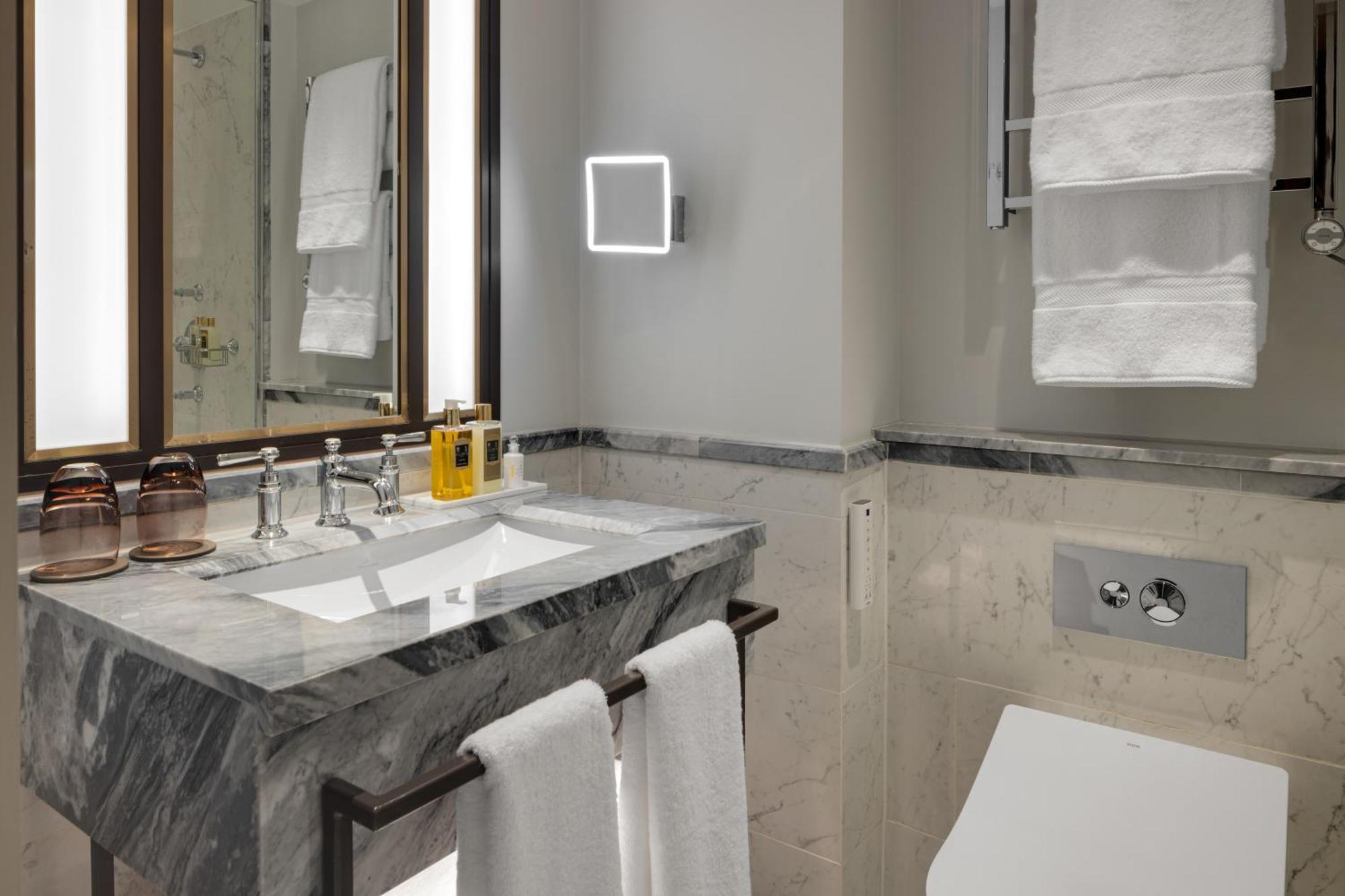 Superior King Room,1583063260:JPEG