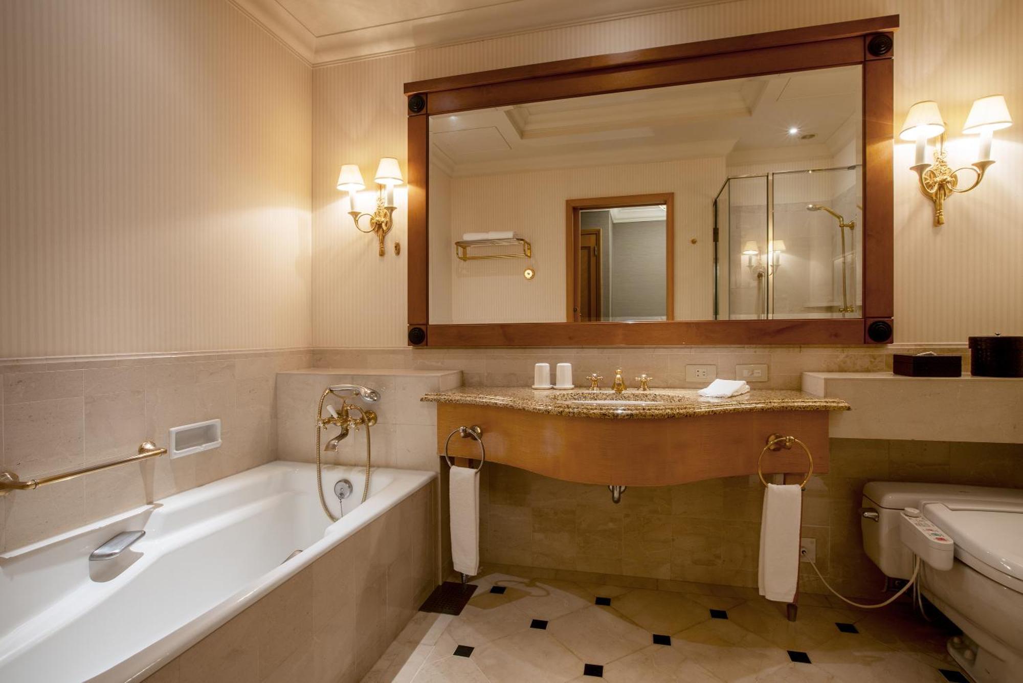Executive 27th 28th Floor Deluxe Twin Room Rainbow Bridge Side Non-Smoking,1742669756:JPEG
