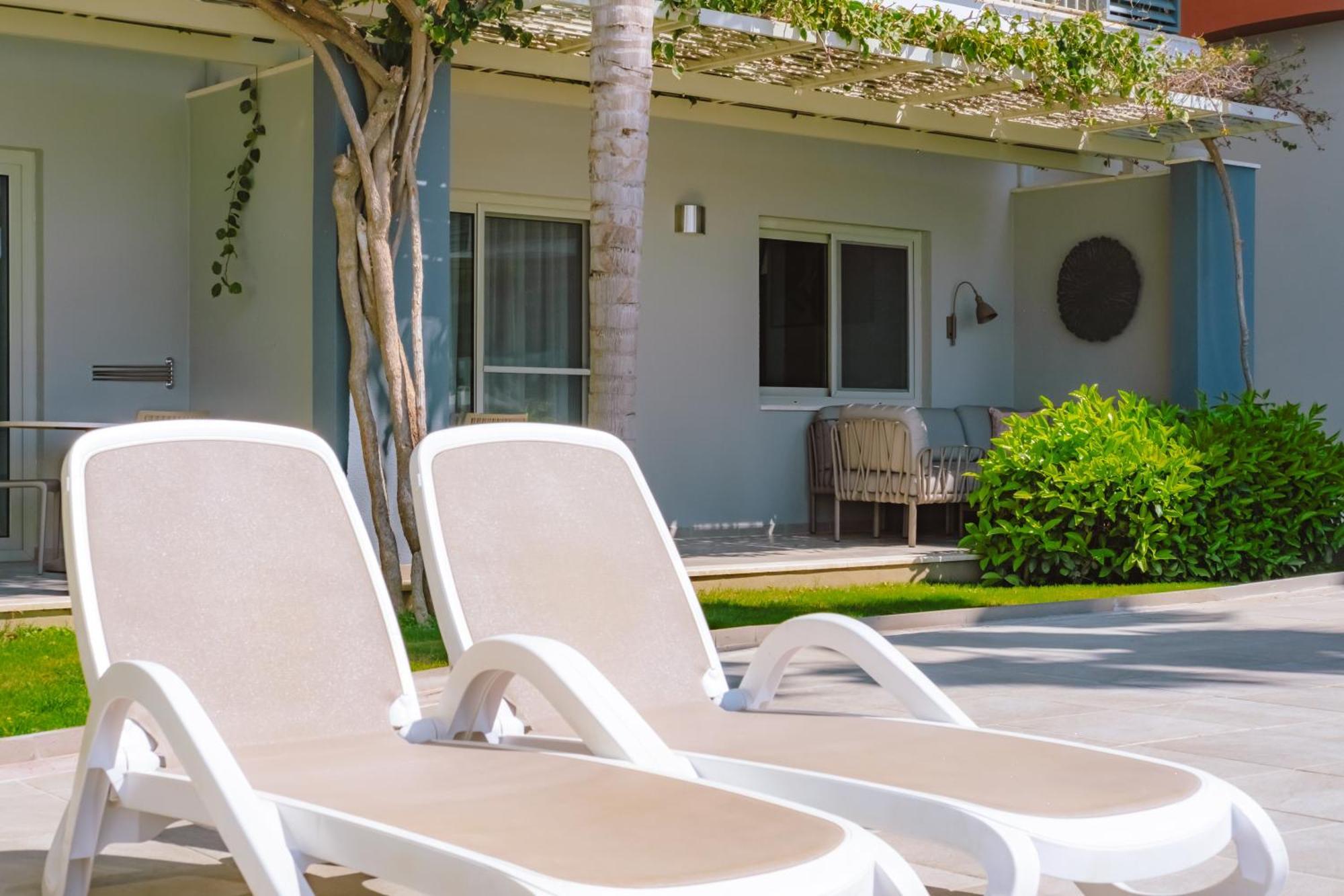 Deluxe Suite with Poolside Terrace,1583225045:JPEG