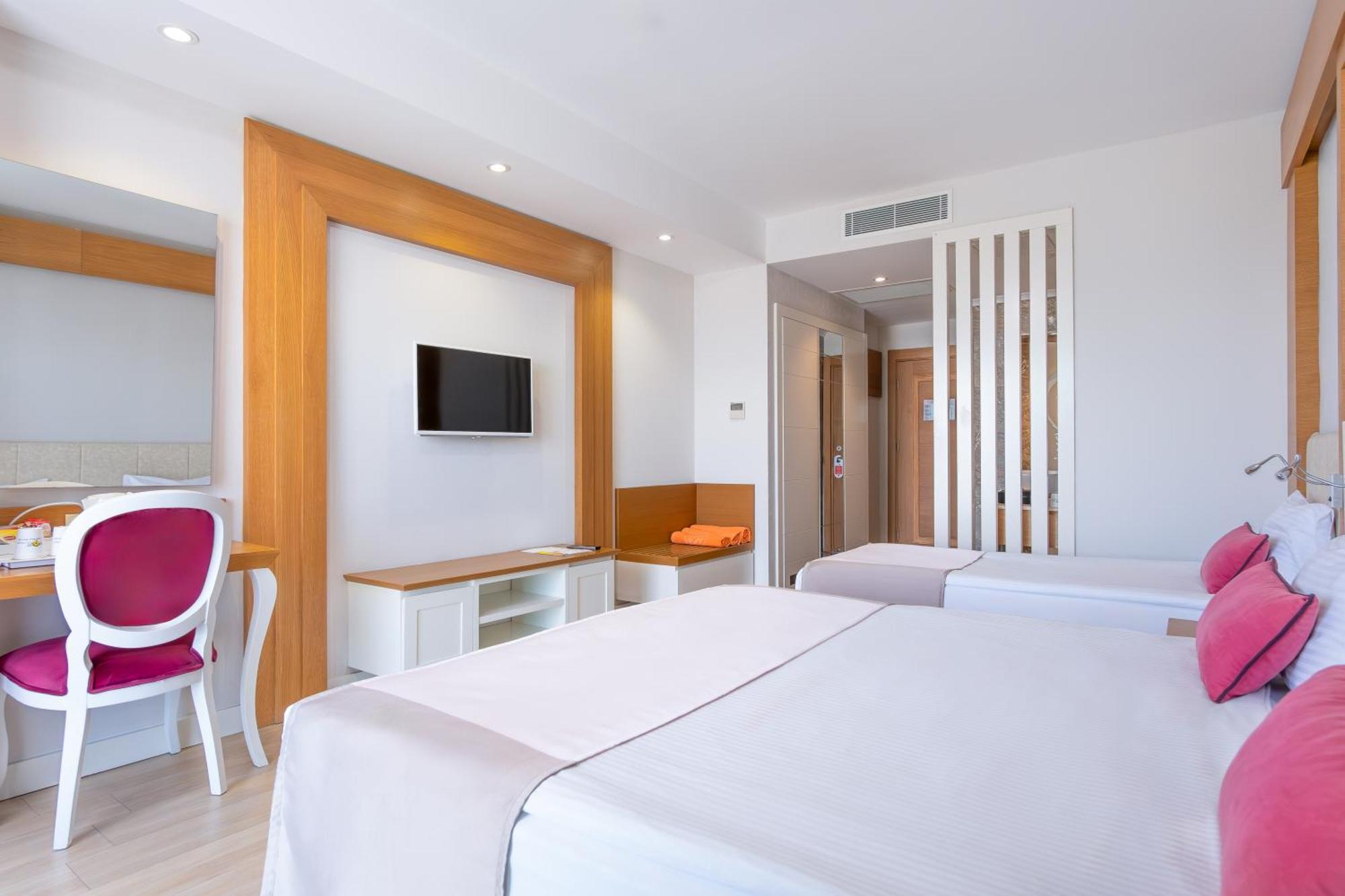 Triple Room,1586137012:JPEG