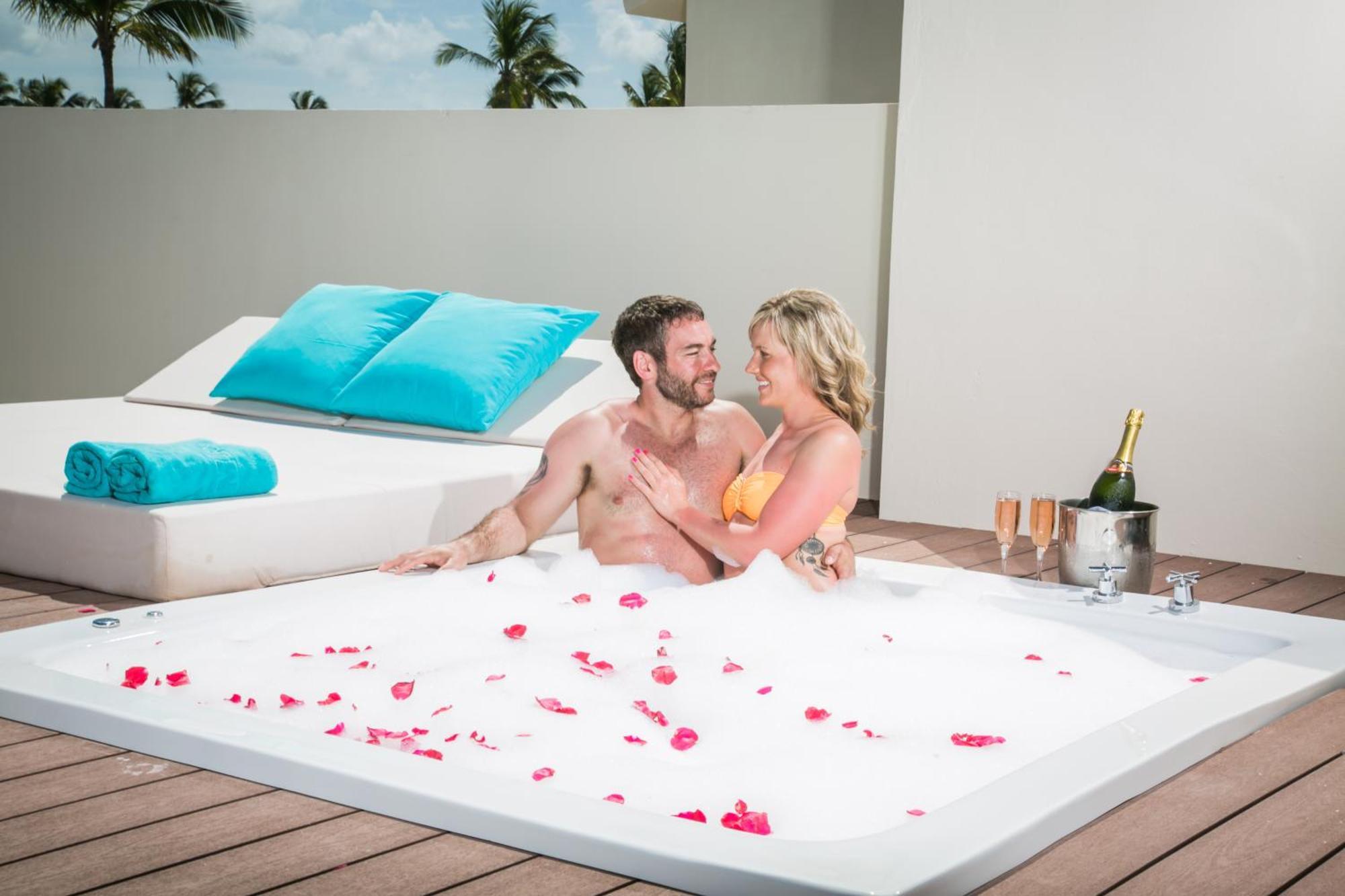 Mirage Club Sky View Suite (Dachterrasse mit Whirlpool im Freien) - nur für Erwachsene ab 18 Jahren - kostenfreies WLAN