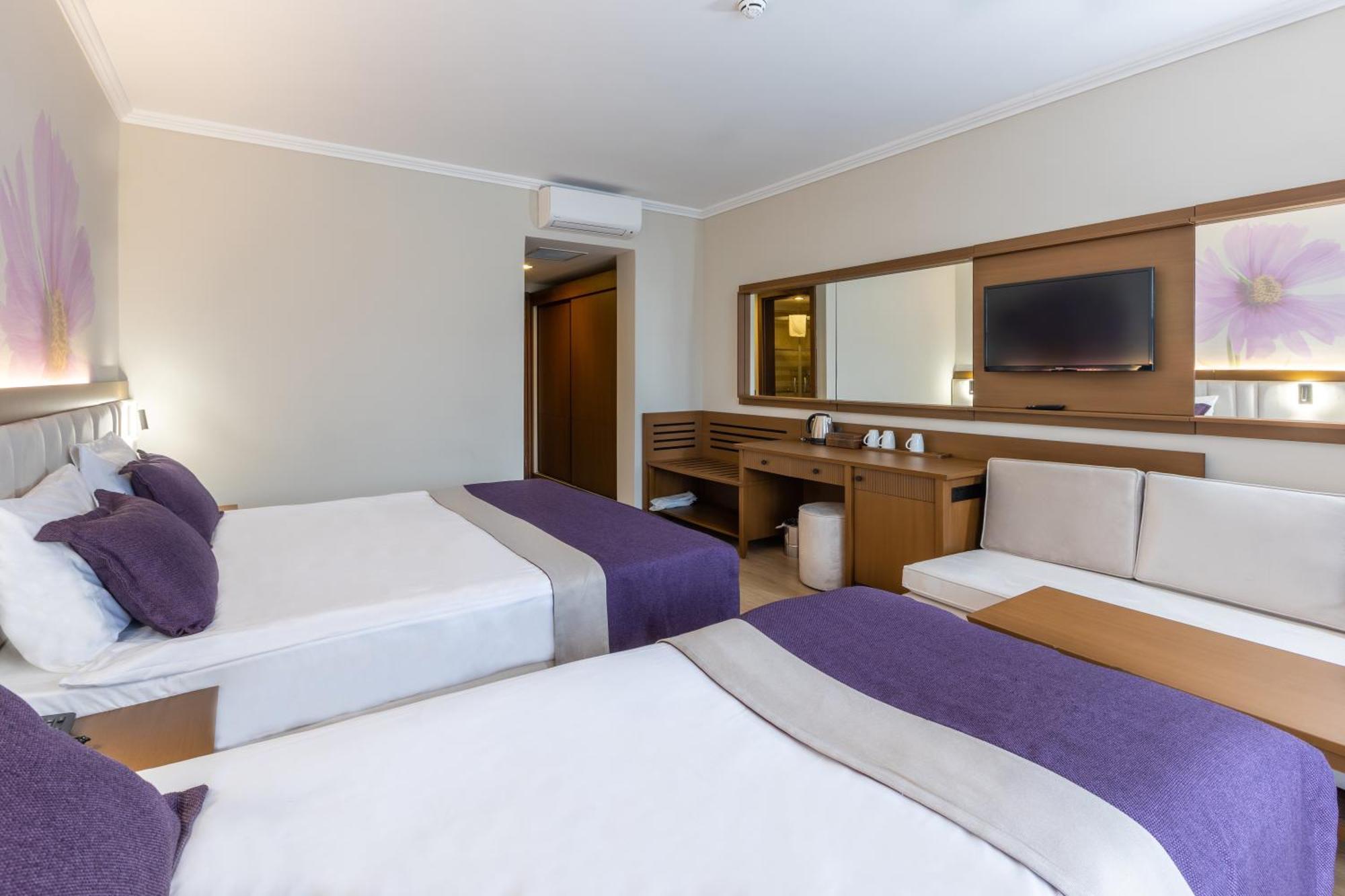 Family Room,1591517684:JPEG