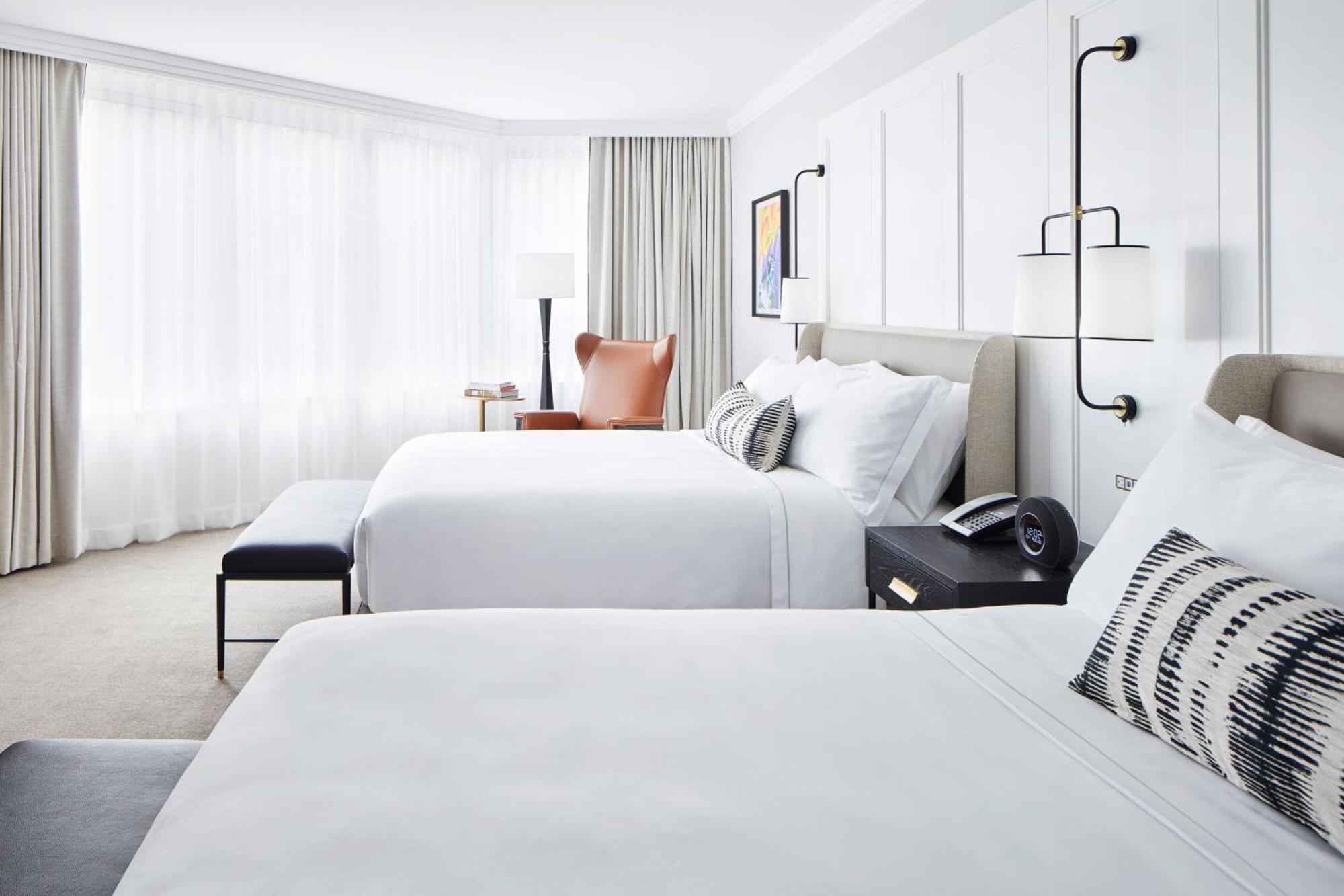 Deluxe Queen Zimmer mit zwei Queensize-Betten und Stadtblick