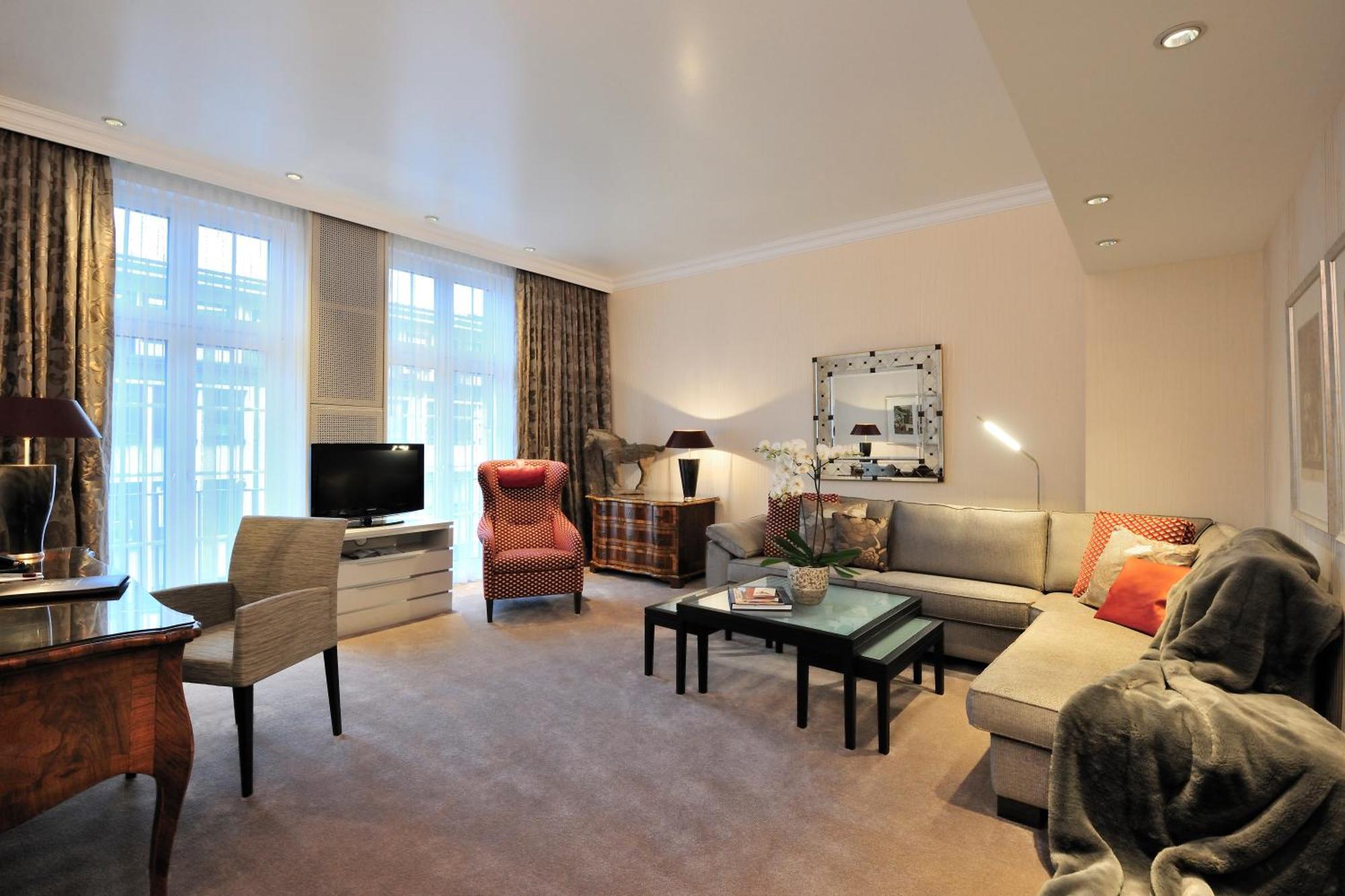 Suite,1595396434:JPEG