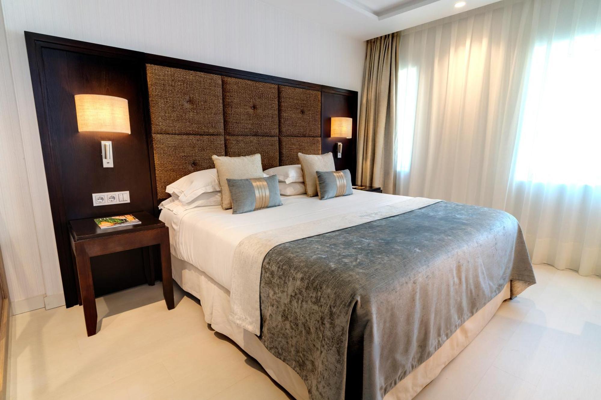 Classic Double or Twin Room City or Interior View,1612956501:JPEG