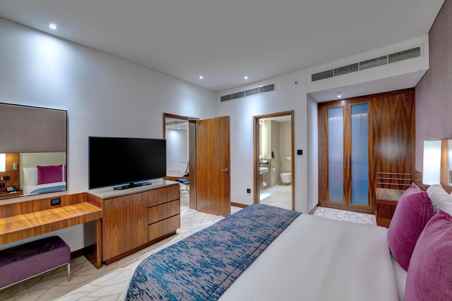 One-Bedroom Suite with Garden View - Lounge Access,1596910989:JPEG