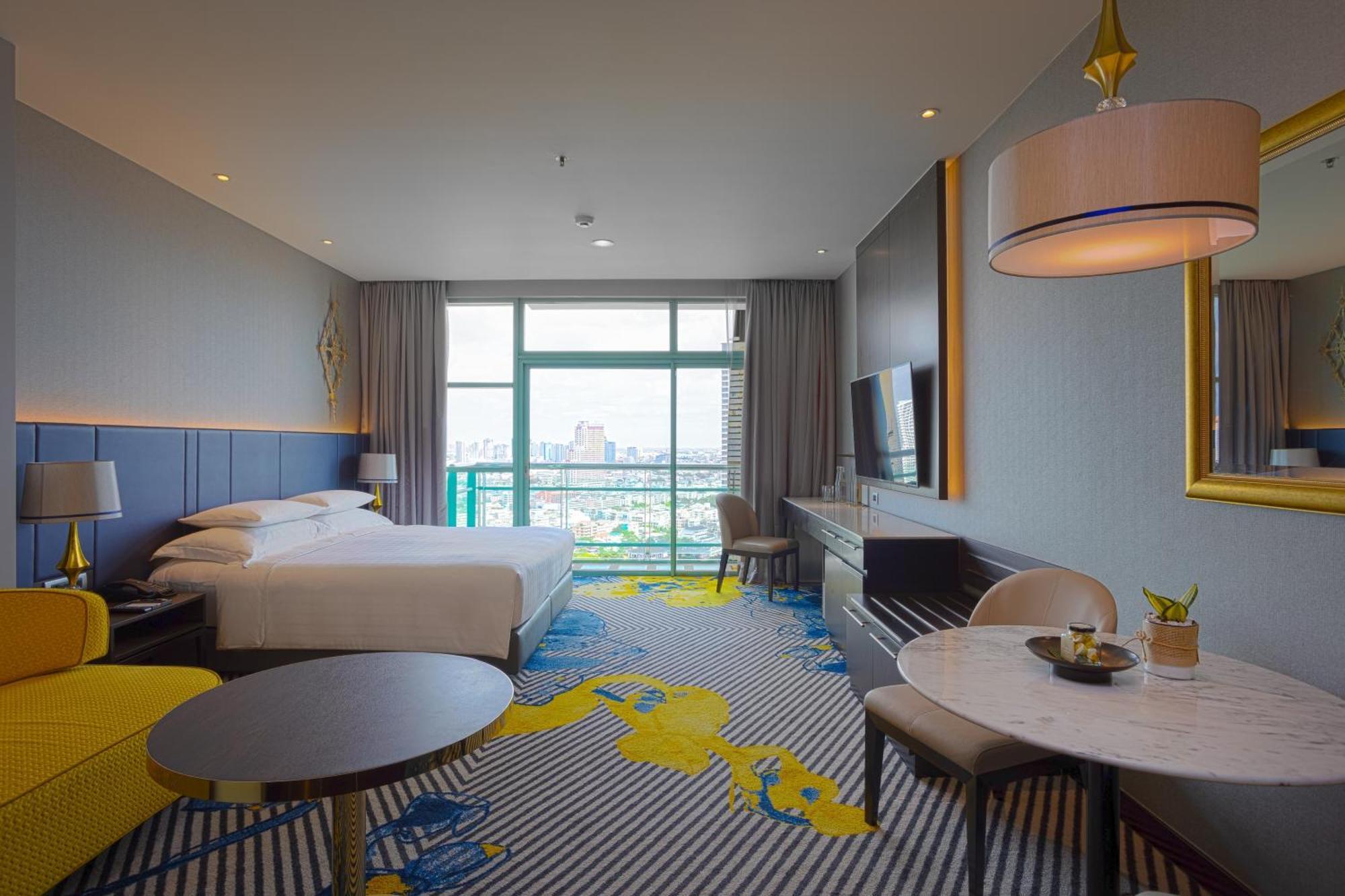 Grand Deluxe Club Zimmer mit Kingsize-Bett und Flussblick