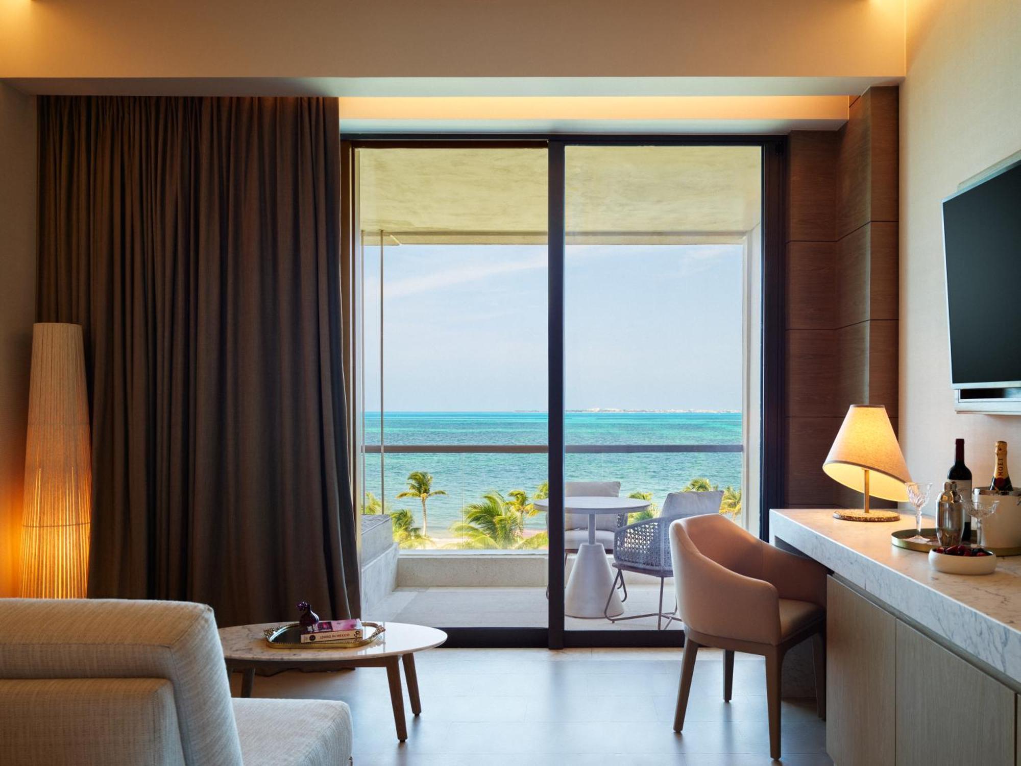 Deluxe Zimmer mit Kingsize-Bett mit Meerblick