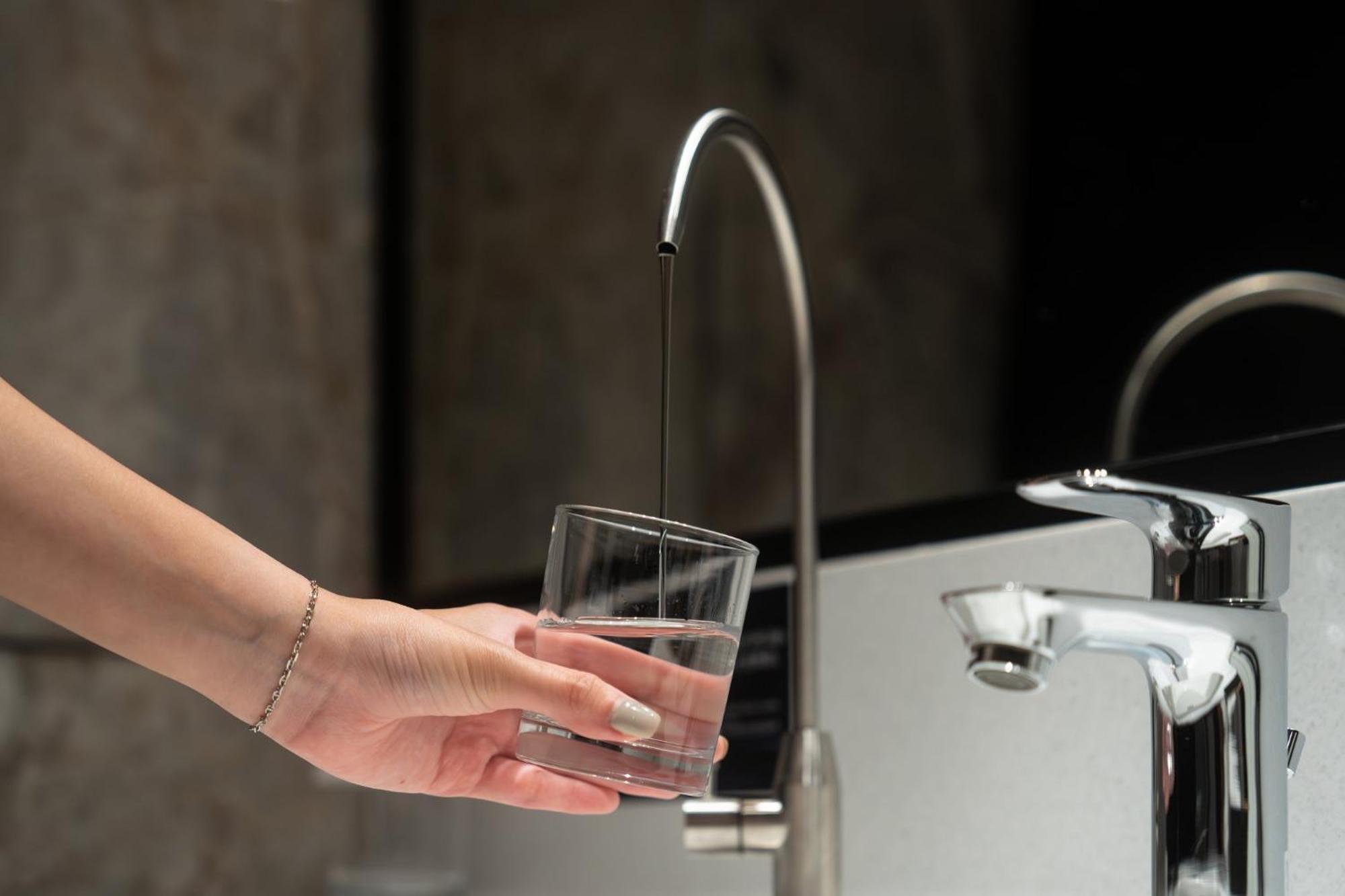 Deluxe Room with Walk-in Shower,1614351653:JPEG