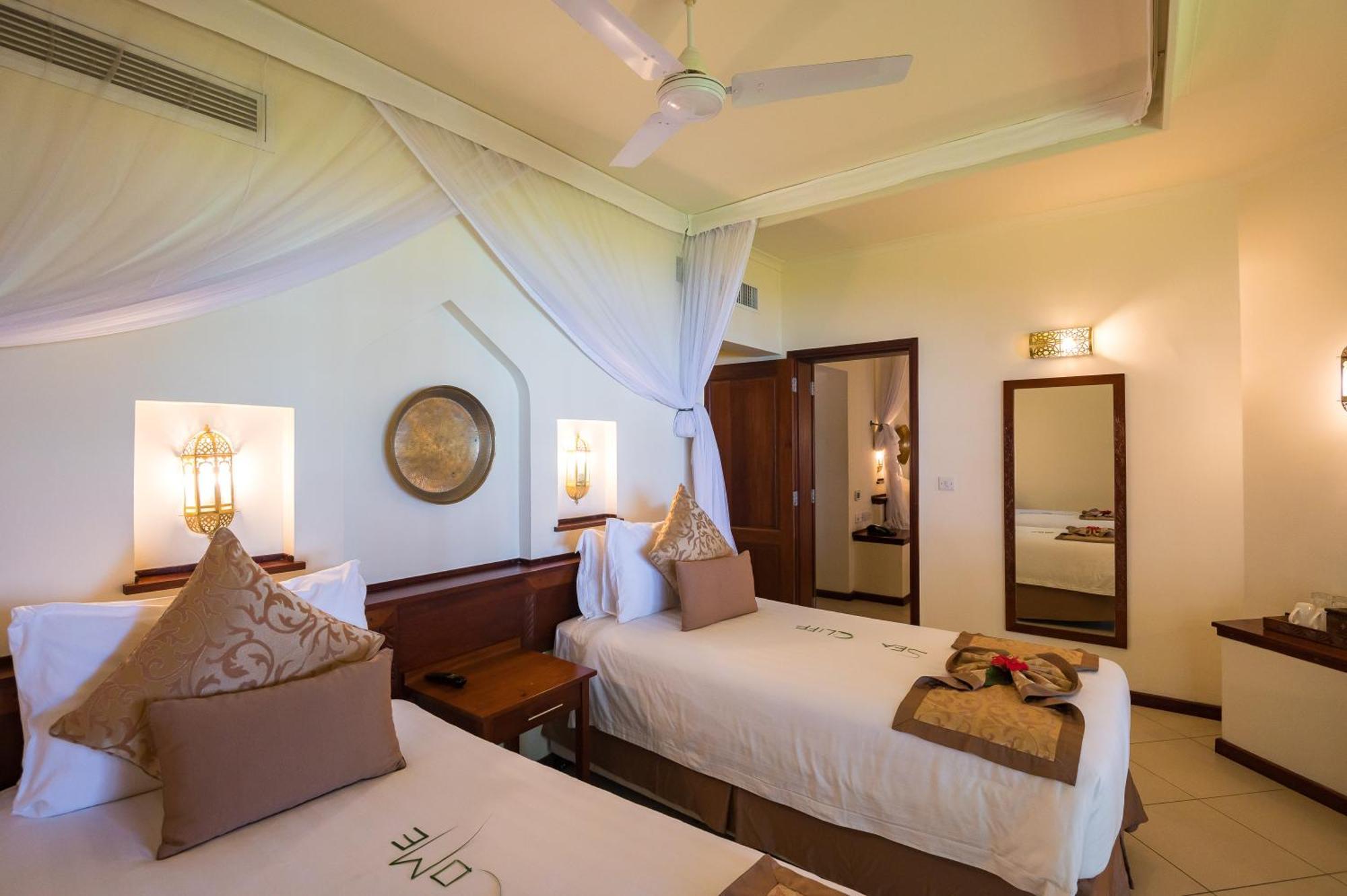 Twin Room with Sea View,1611111207:JPEG