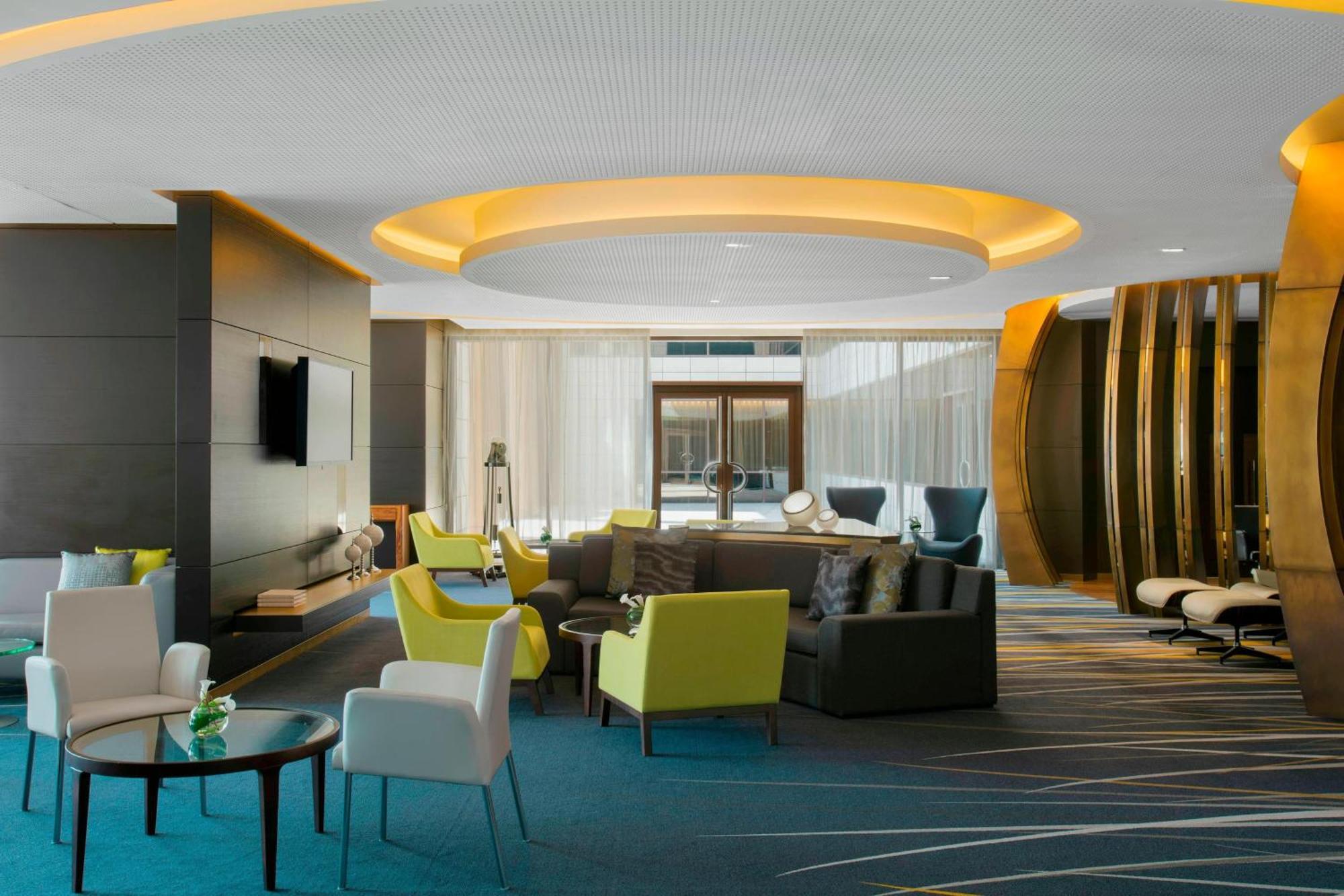 Executive Zimmer mit Kingsize-Bett, Stadtblick und Zugang zur Executive Club Lounge