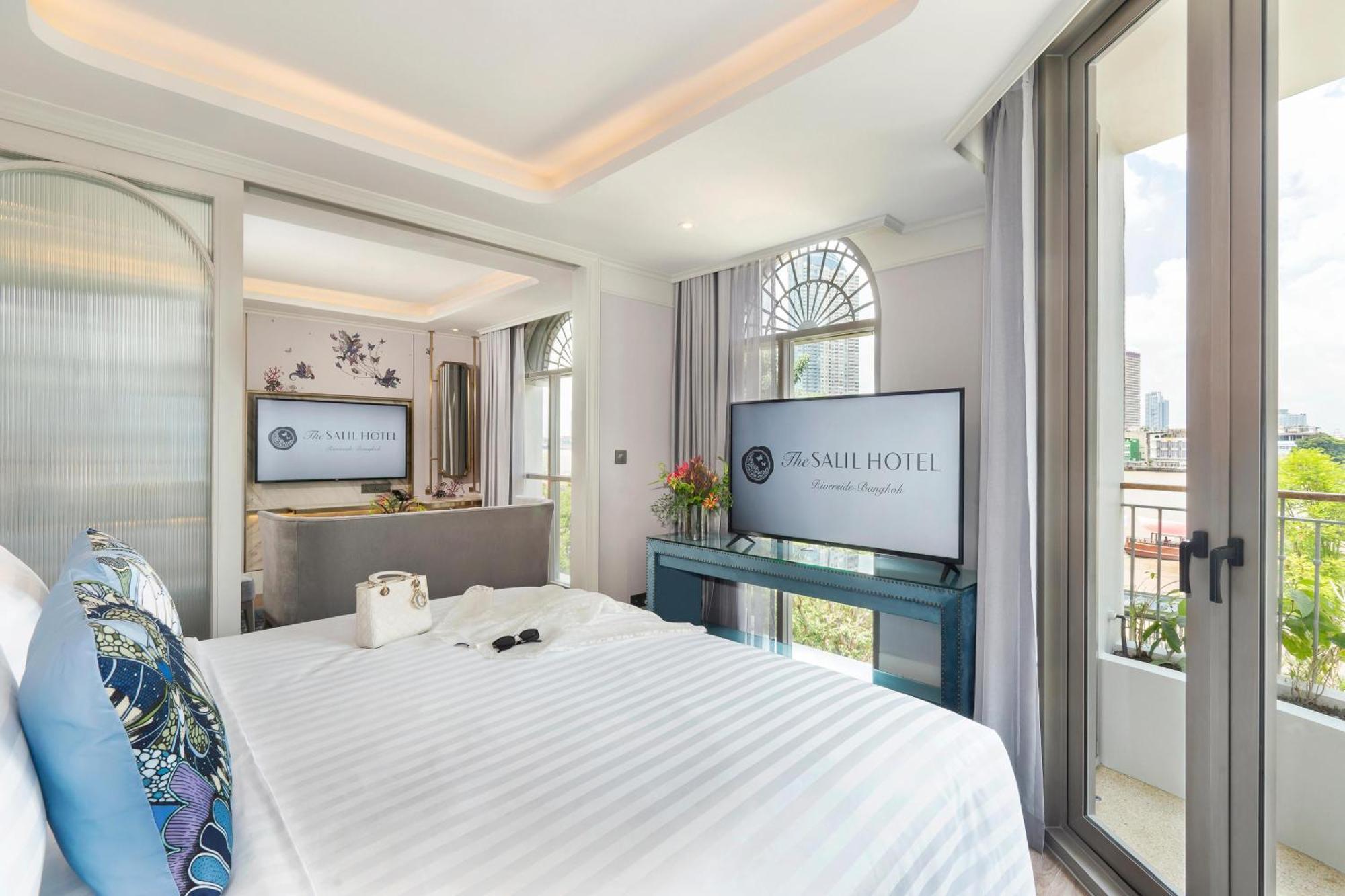 Suite mit Balkon am Fluss