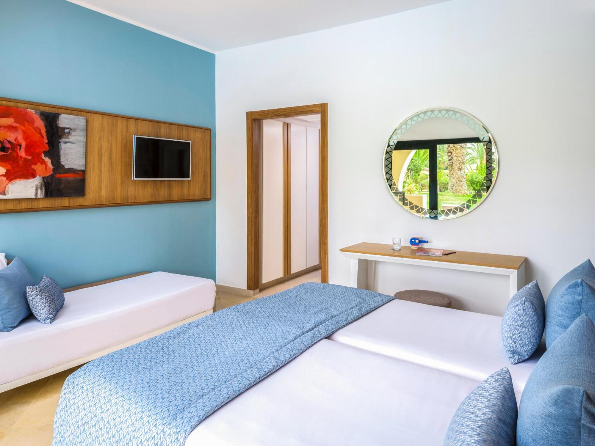 Deluxe Double or Twin Room with Pool Access,1617506527:JPEG