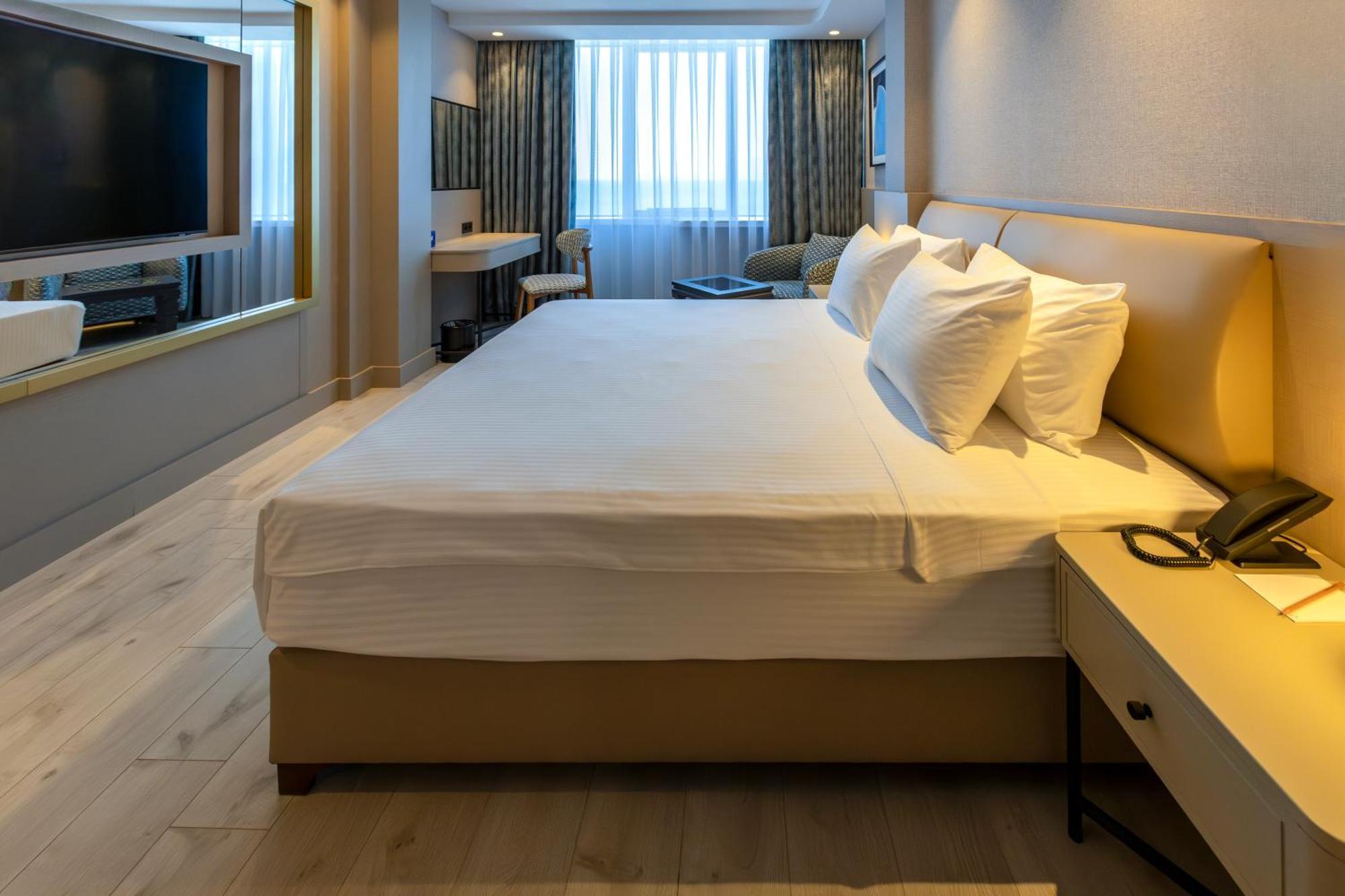 Standard King Room Partial Sea View,1629366693:JPEG