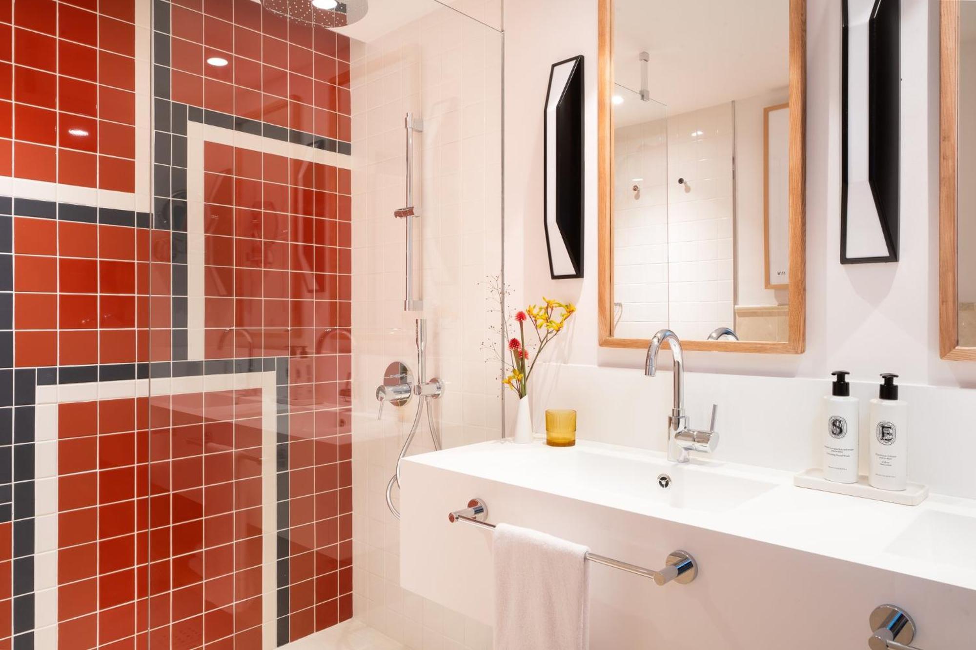 Essential Room,1631070690:JPEG