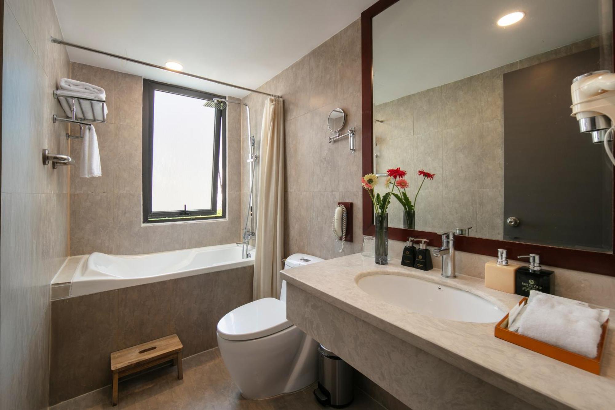 Senior – mit Stadtblick