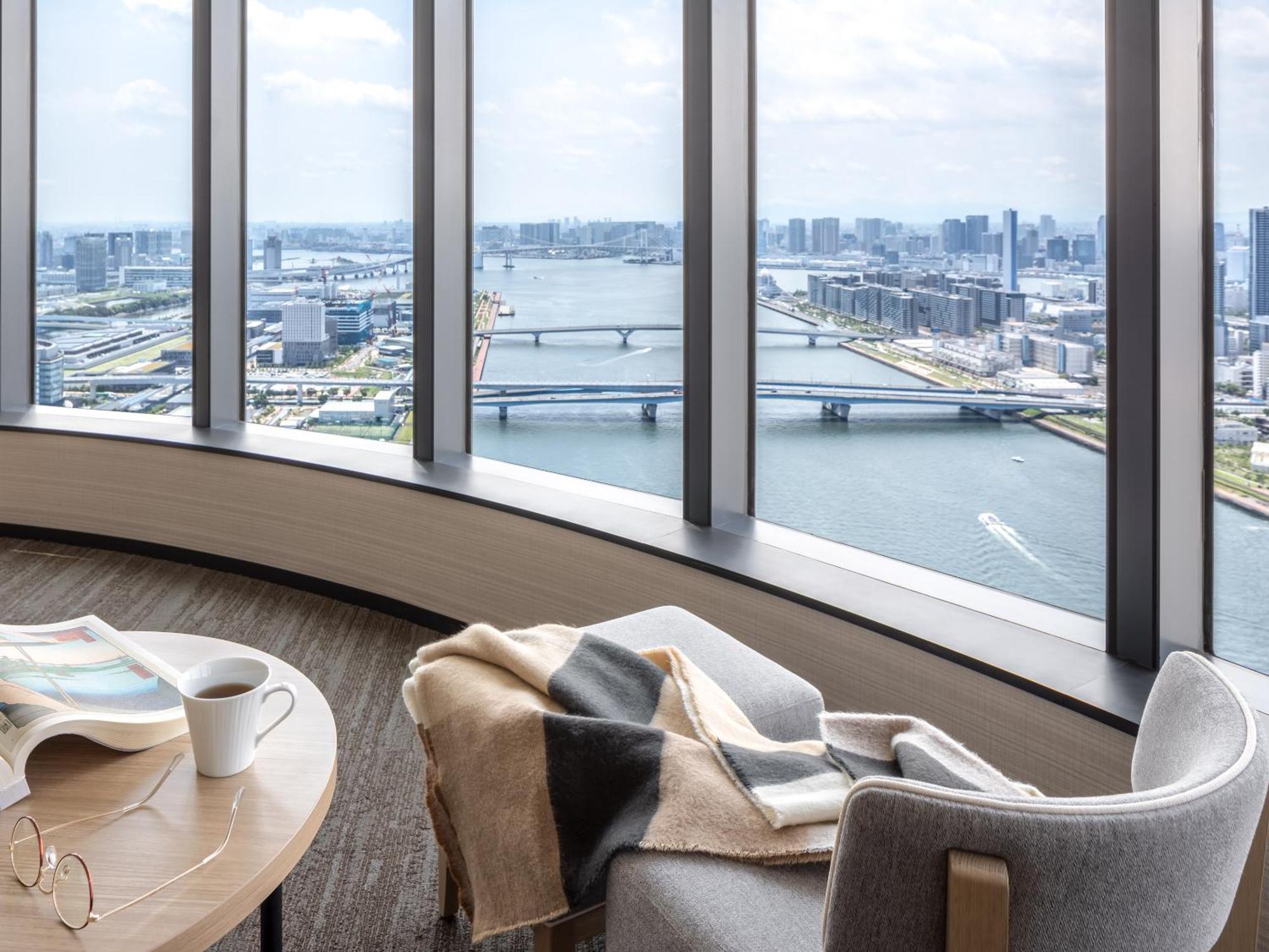 Executive Eckzimmer mit Kingsize-Bett, Badewanne und Aussicht