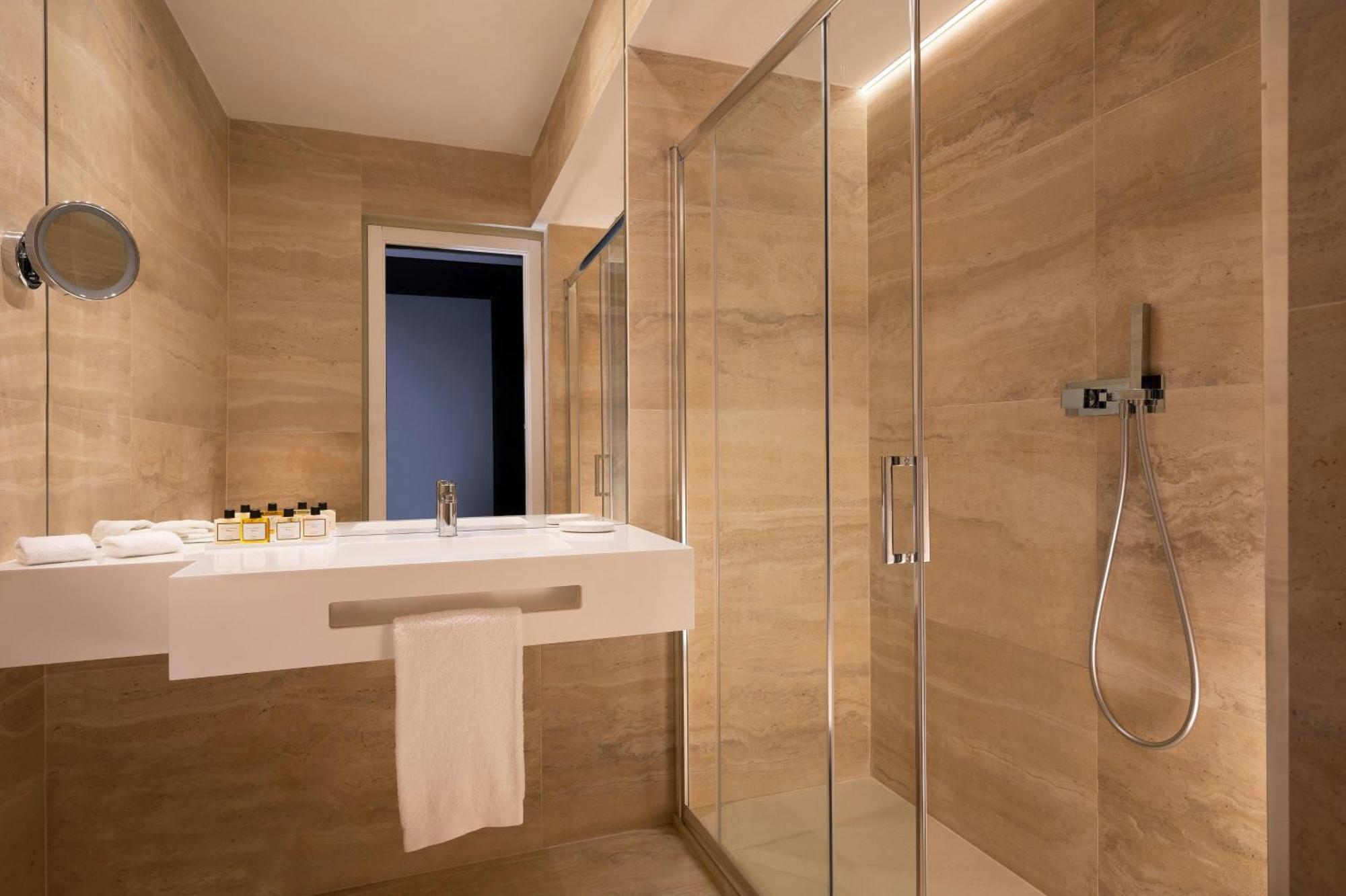 Superior King Room with Urban View,1643134194:JPEG