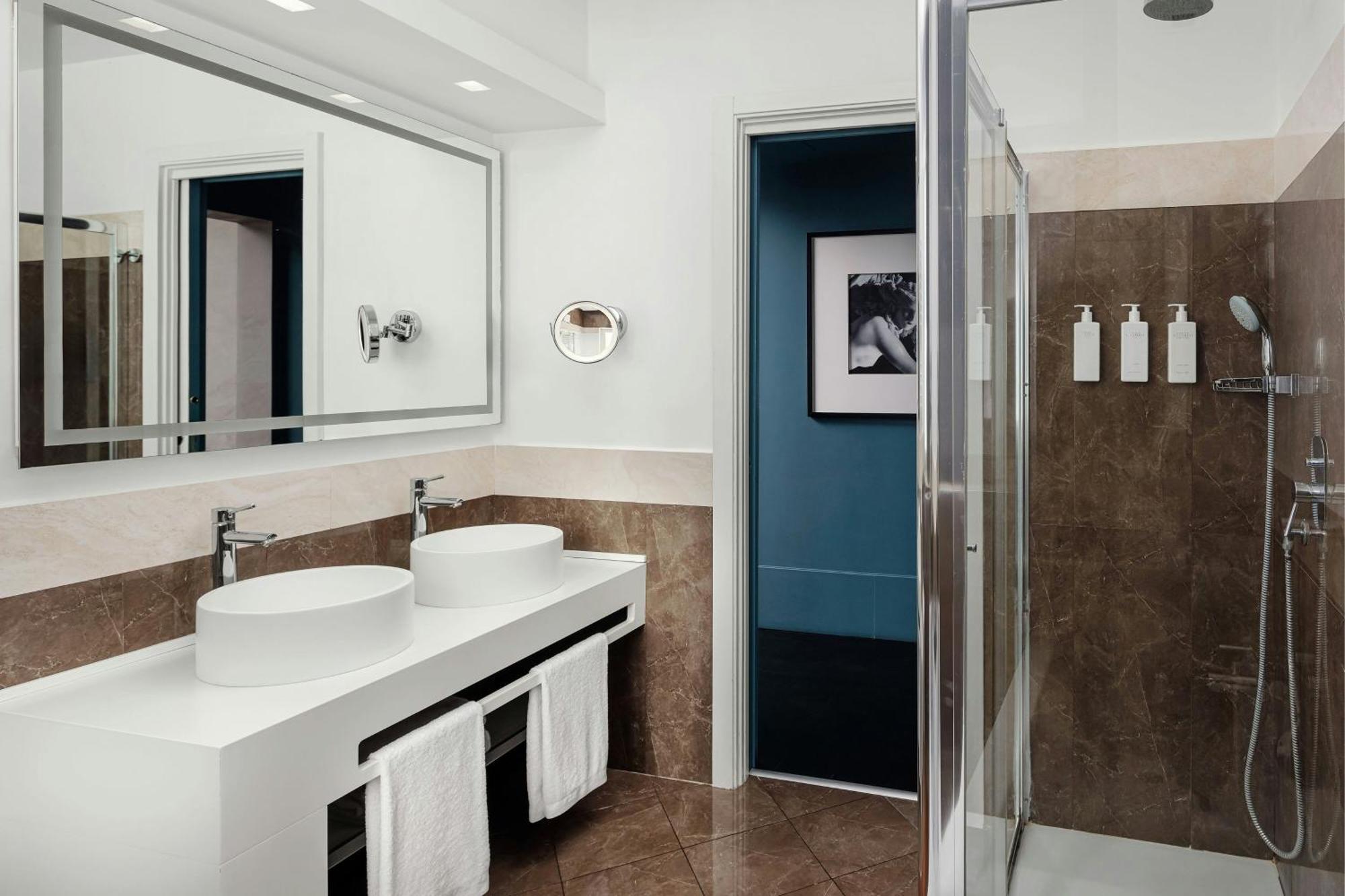 Signature Suite mit 1 Schlafzimmer, Kingsize-Bett und Stadtblick