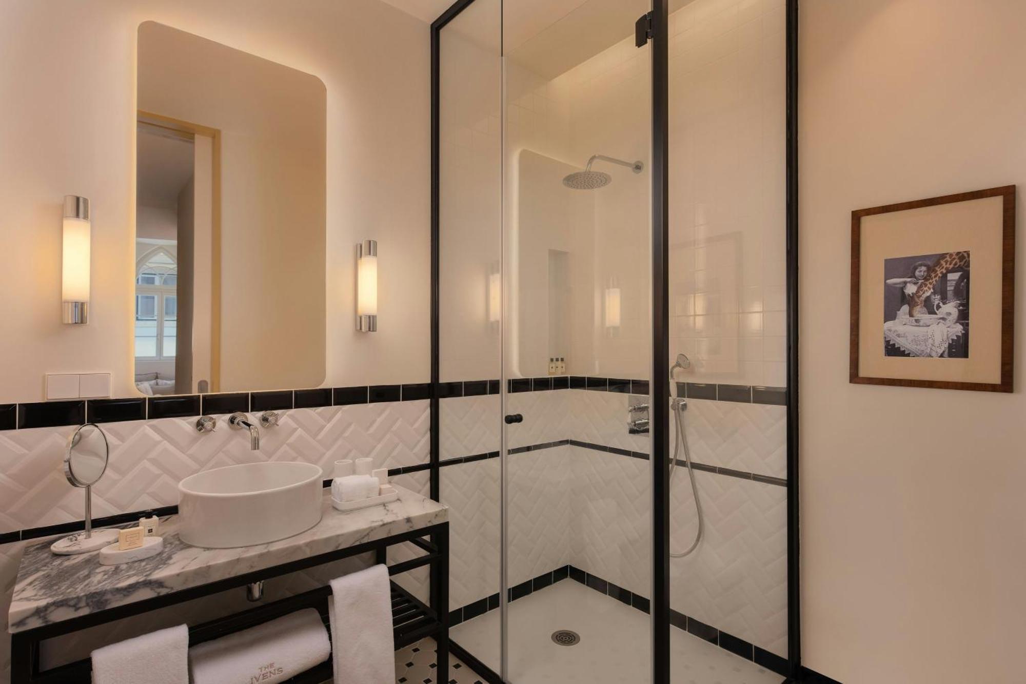 Capelo Guest room with 1 King, Courtyard view,1643233483:JPEG