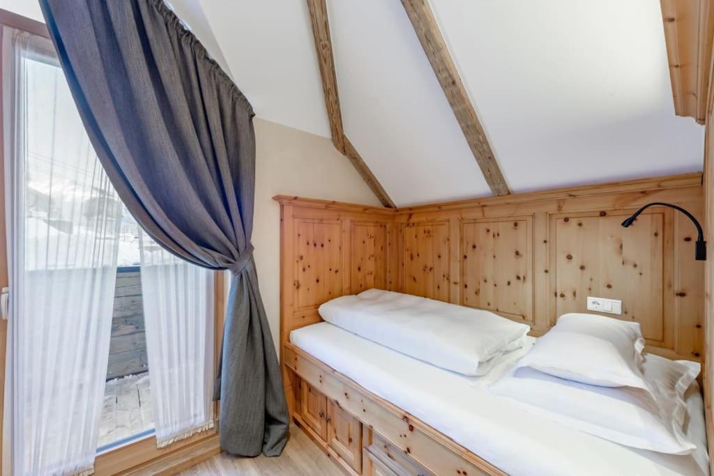 Single Room with Balcony,1652757206:JPEG