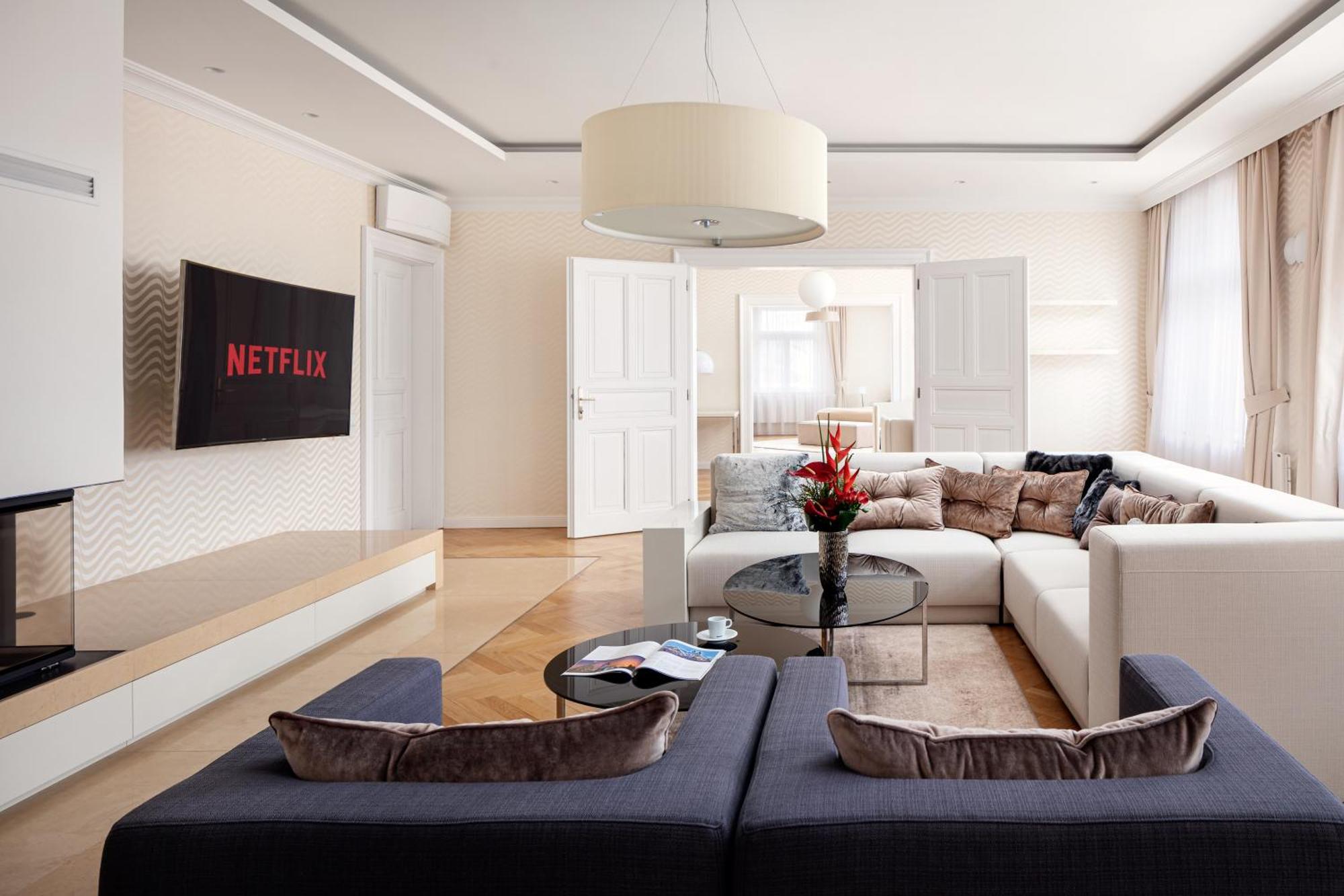 Three-Bedroom Apartment Suite,1652864254:JPEG