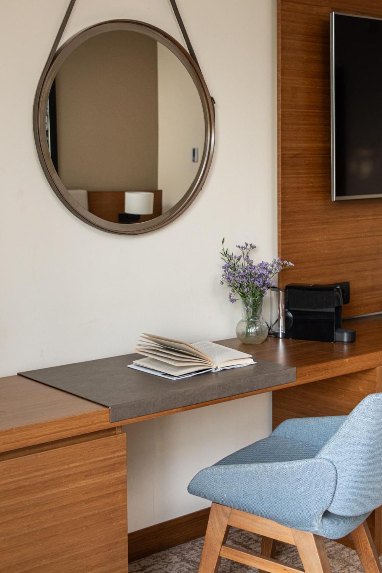 King Room with Pool View - Club Access,1654253832:JPEG