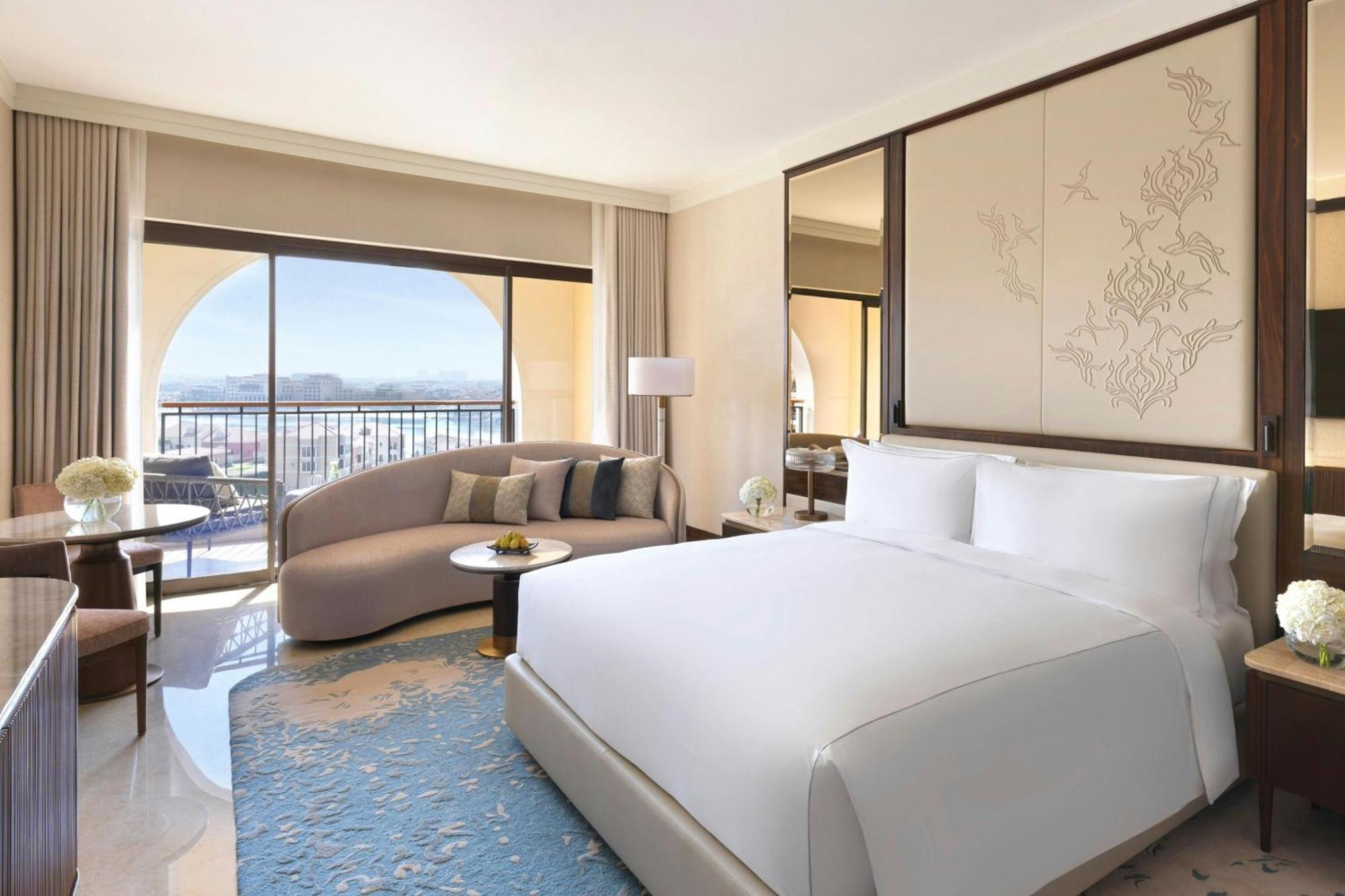 Club King Club lounge access Guest room 1 King,1657162288:JPEG