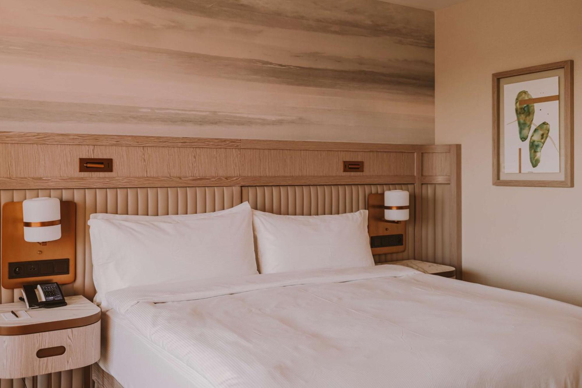 King Guest Room,1657202767:JPEG